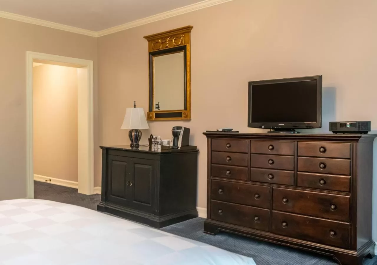 TV and multimedia, TV/Entertainment Center in Castle Hotel & Spa