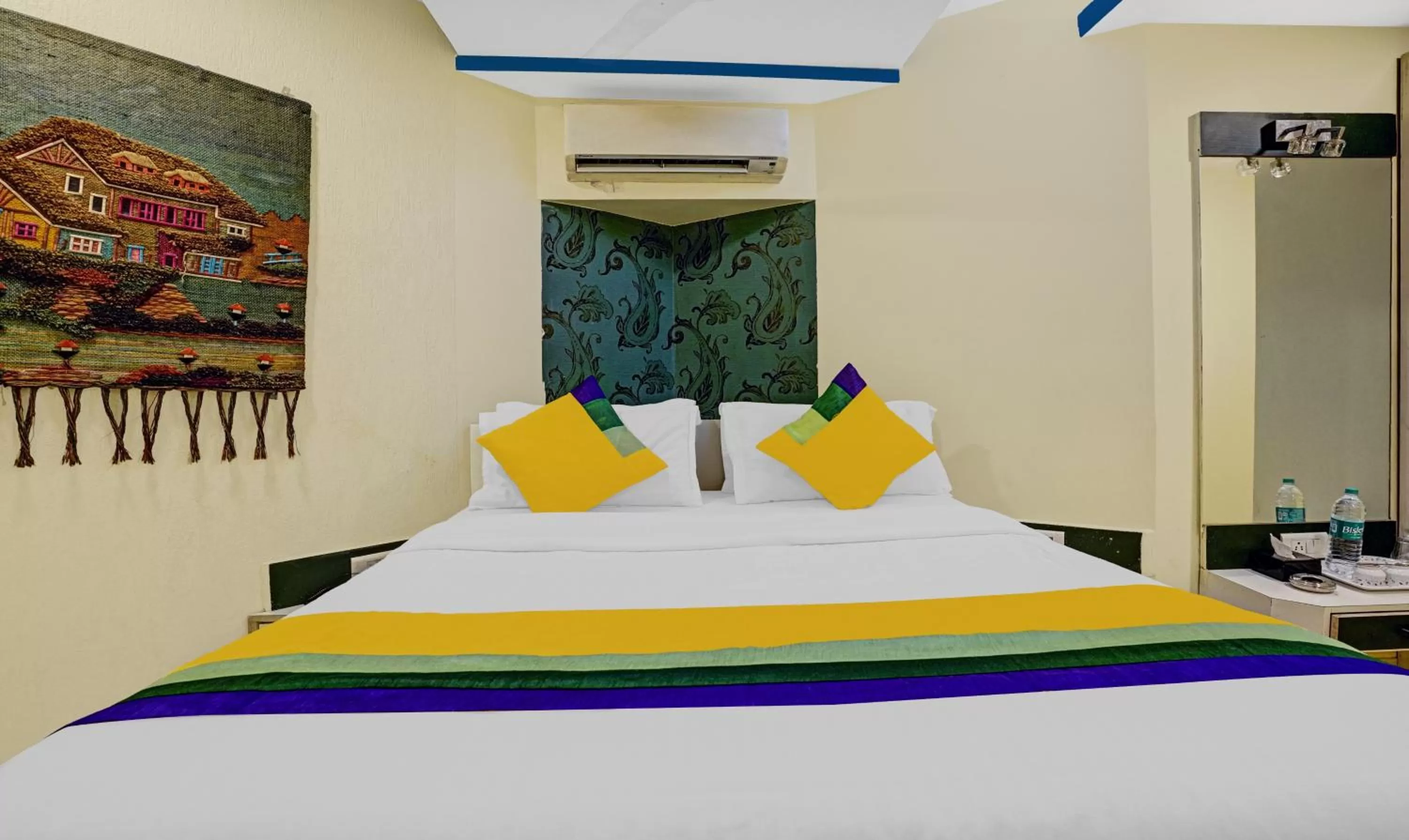 Bed in Itsy By Treebo - Amber Corp Inn, NESCO