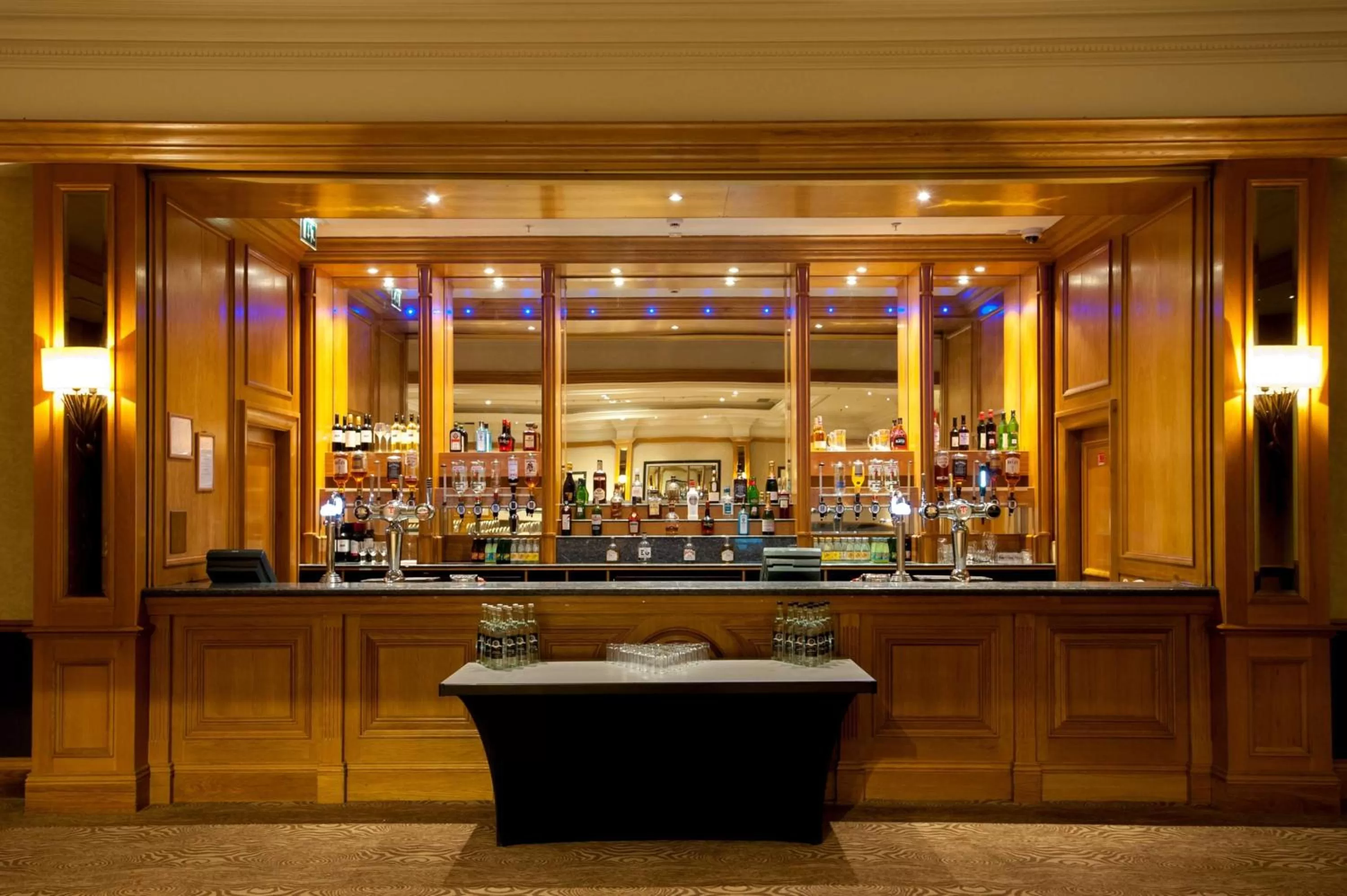 Lounge or bar in DoubleTree by Hilton Dunblane Hydro Hotel
