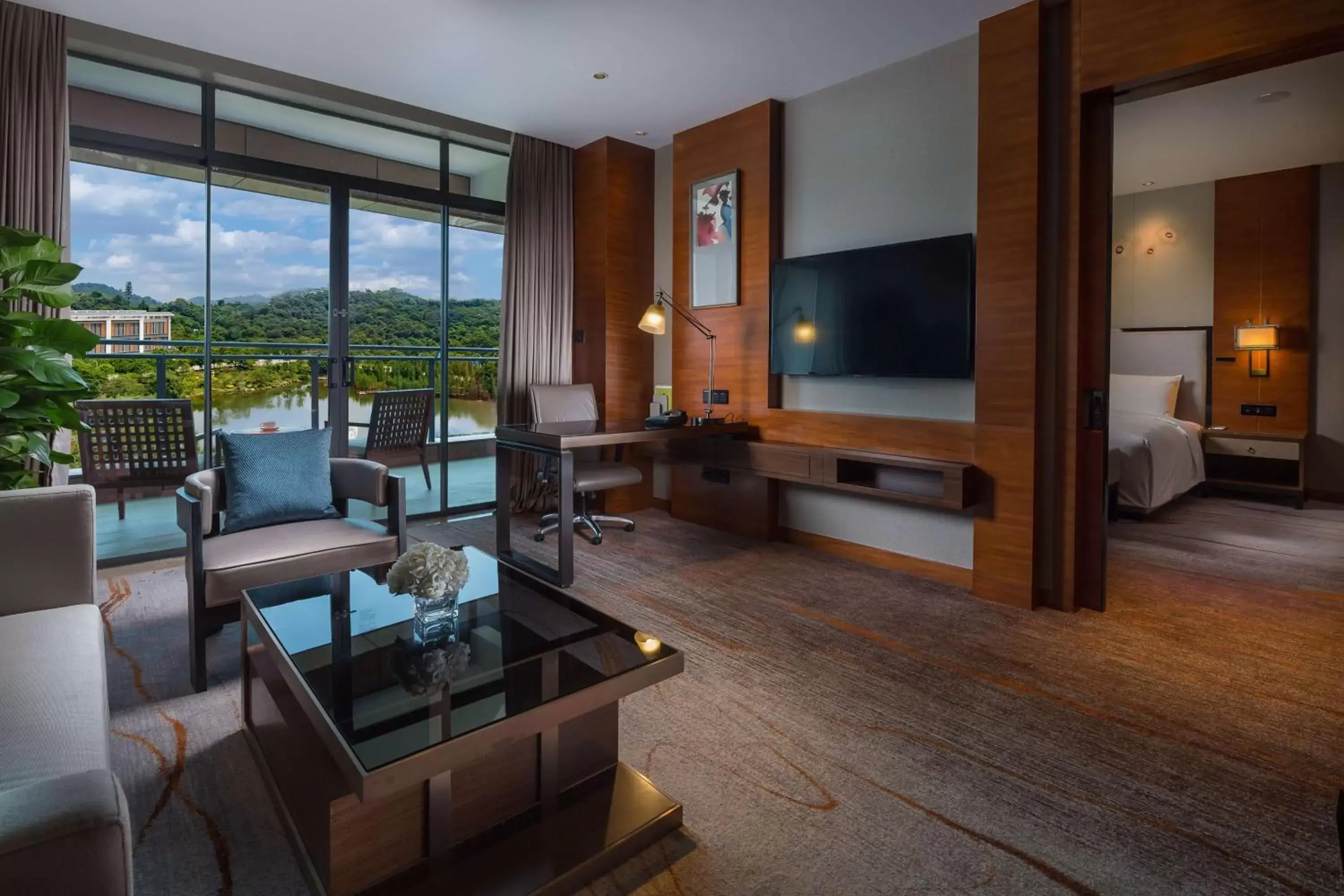 Executive Suite with Panoramic Balcony in DoubleTree by Hilton Hotel Guangzhou - Science City Executive Suite with Panoramic Balcony in DoubleTree by Hilton Hotel Guangzhou - Science City