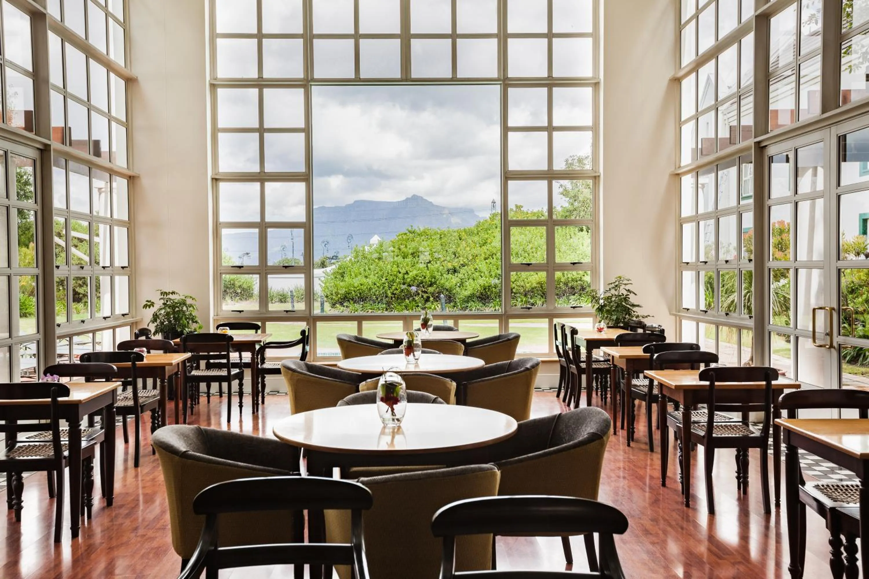 Restaurant/places to eat in City Lodge Hotel GrandWest