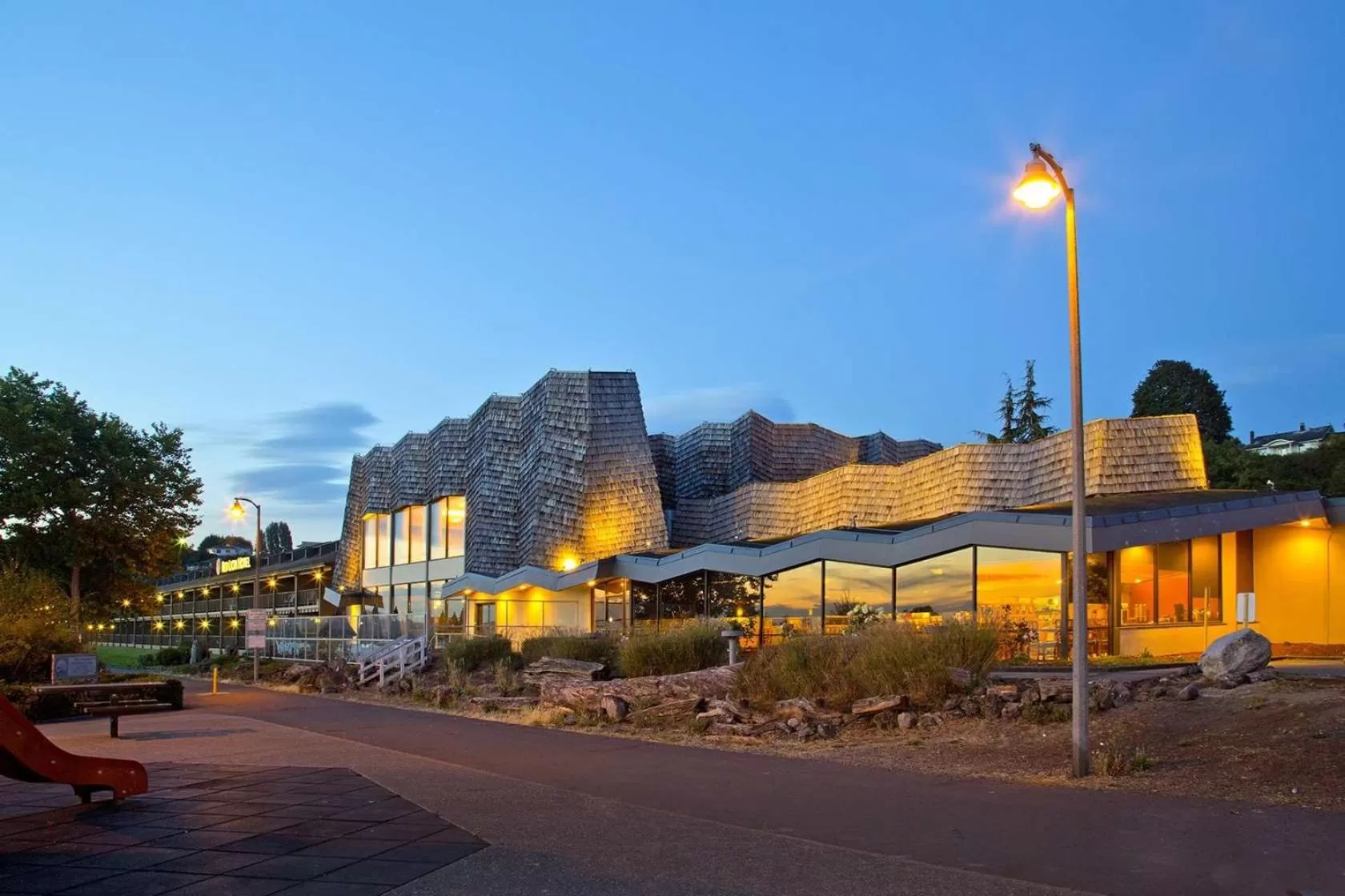 Property building in Red Lion Hotel Port Angeles Harbor