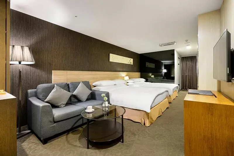 Deluxe Quadruple Room in Beacon Hotel Deluxe Quadruple Room in Beacon Hotel