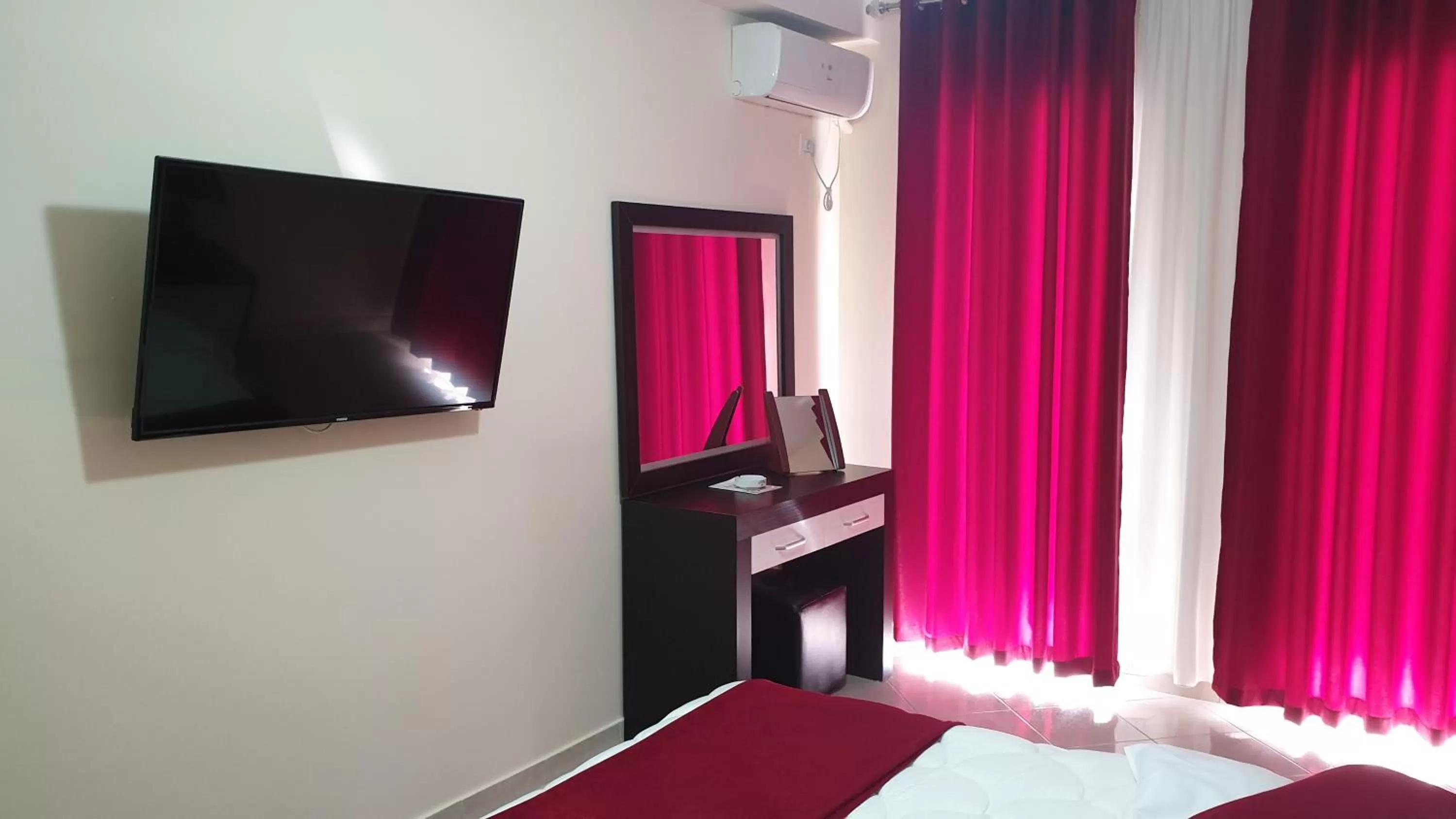 TV/Entertainment Center in Haris Hotel