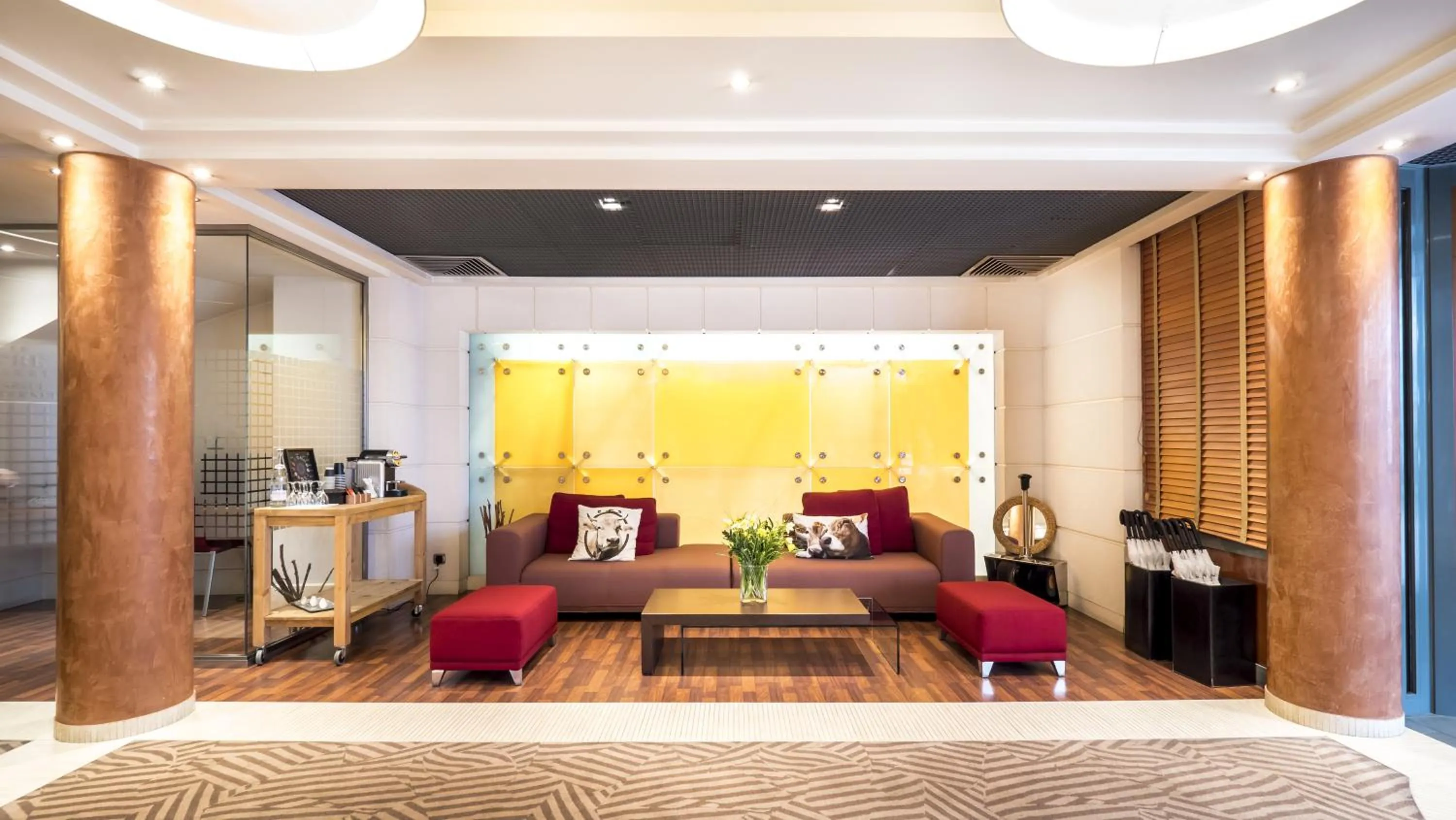 Lobby or reception, Bed in Hôtel Le Pré Carré