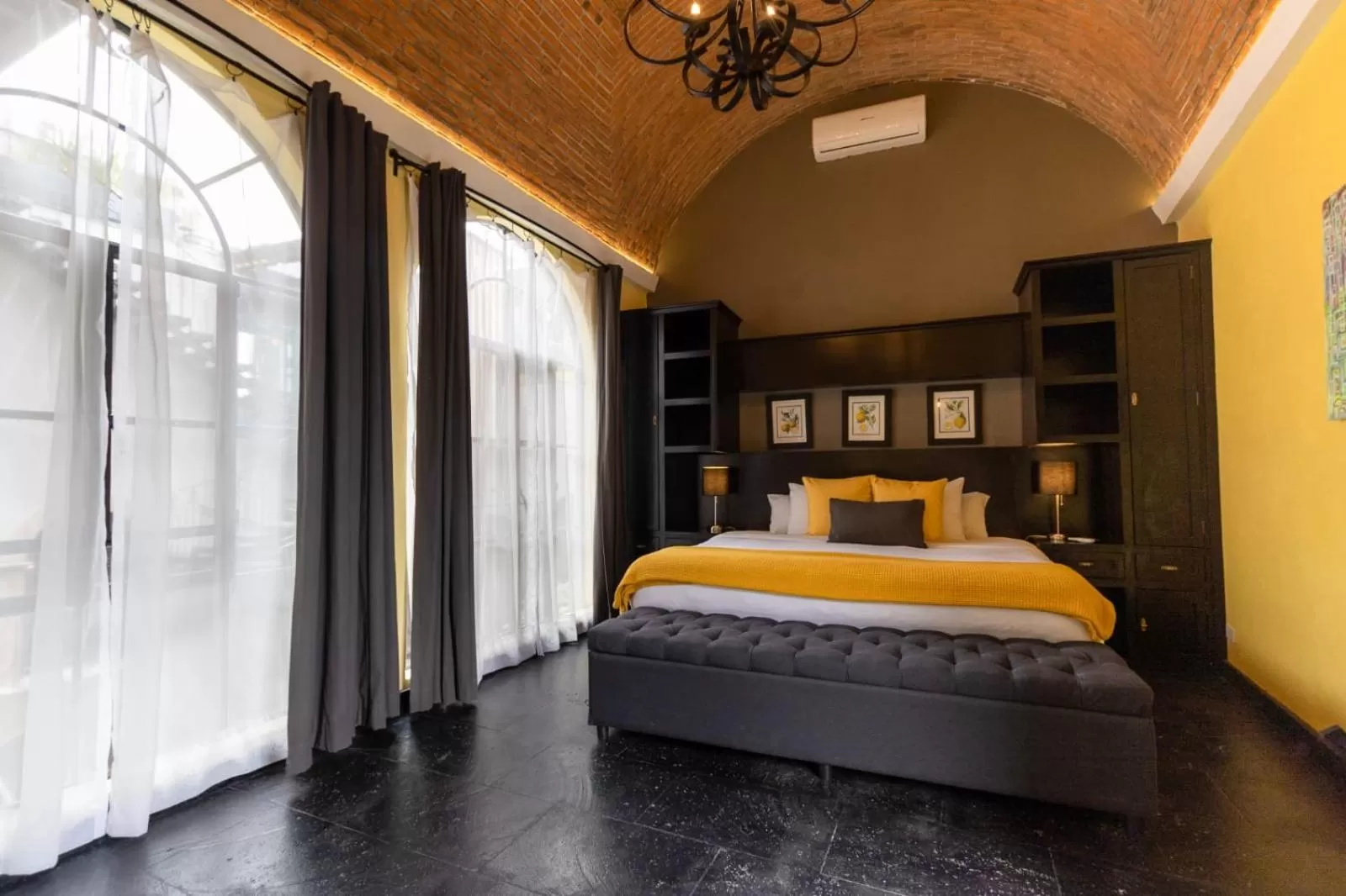 Bed in Luxury Boutique Hotel Villa Limon