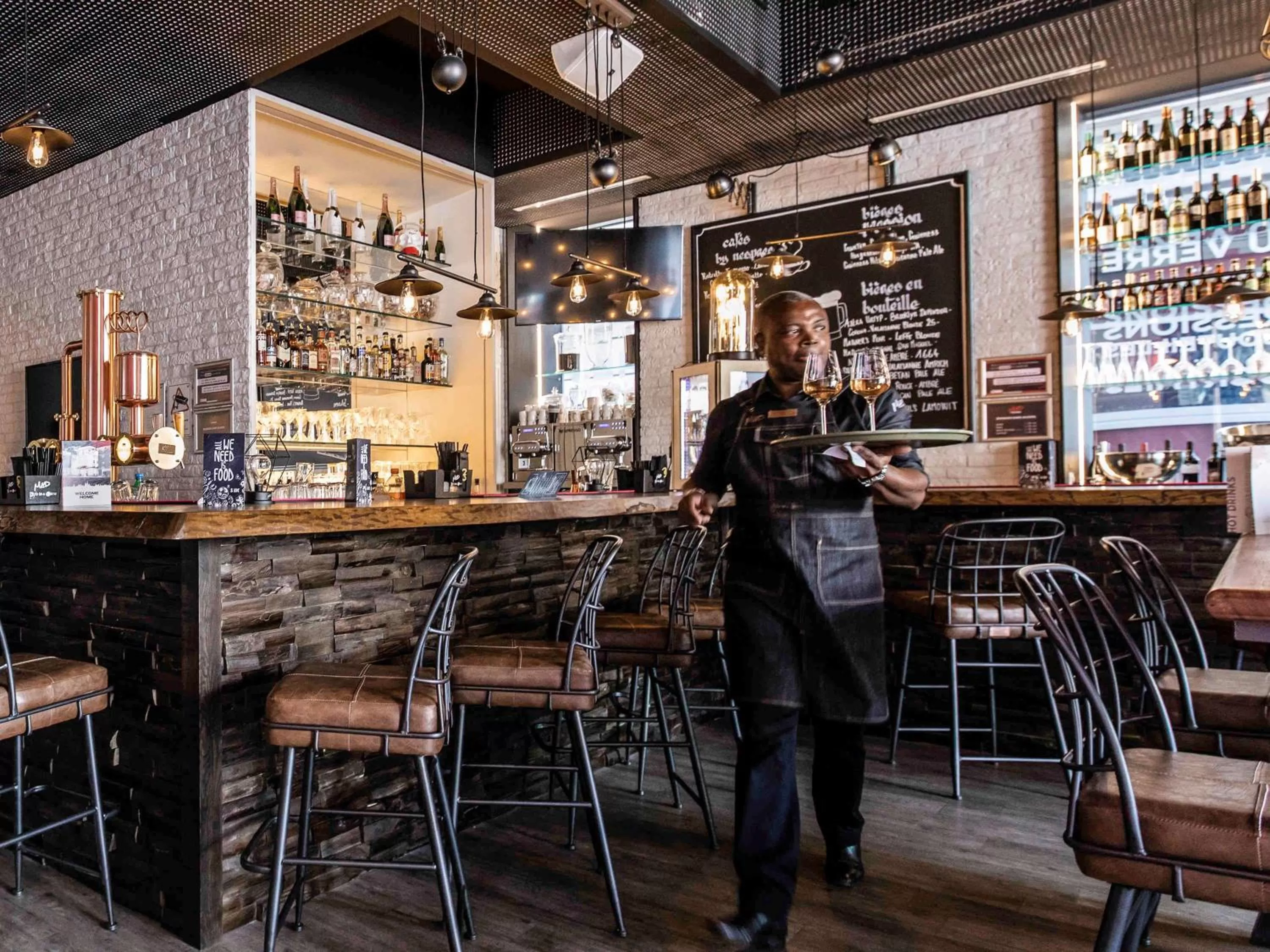 Lounge or bar in ibis Styles Lausanne Center MadHouse