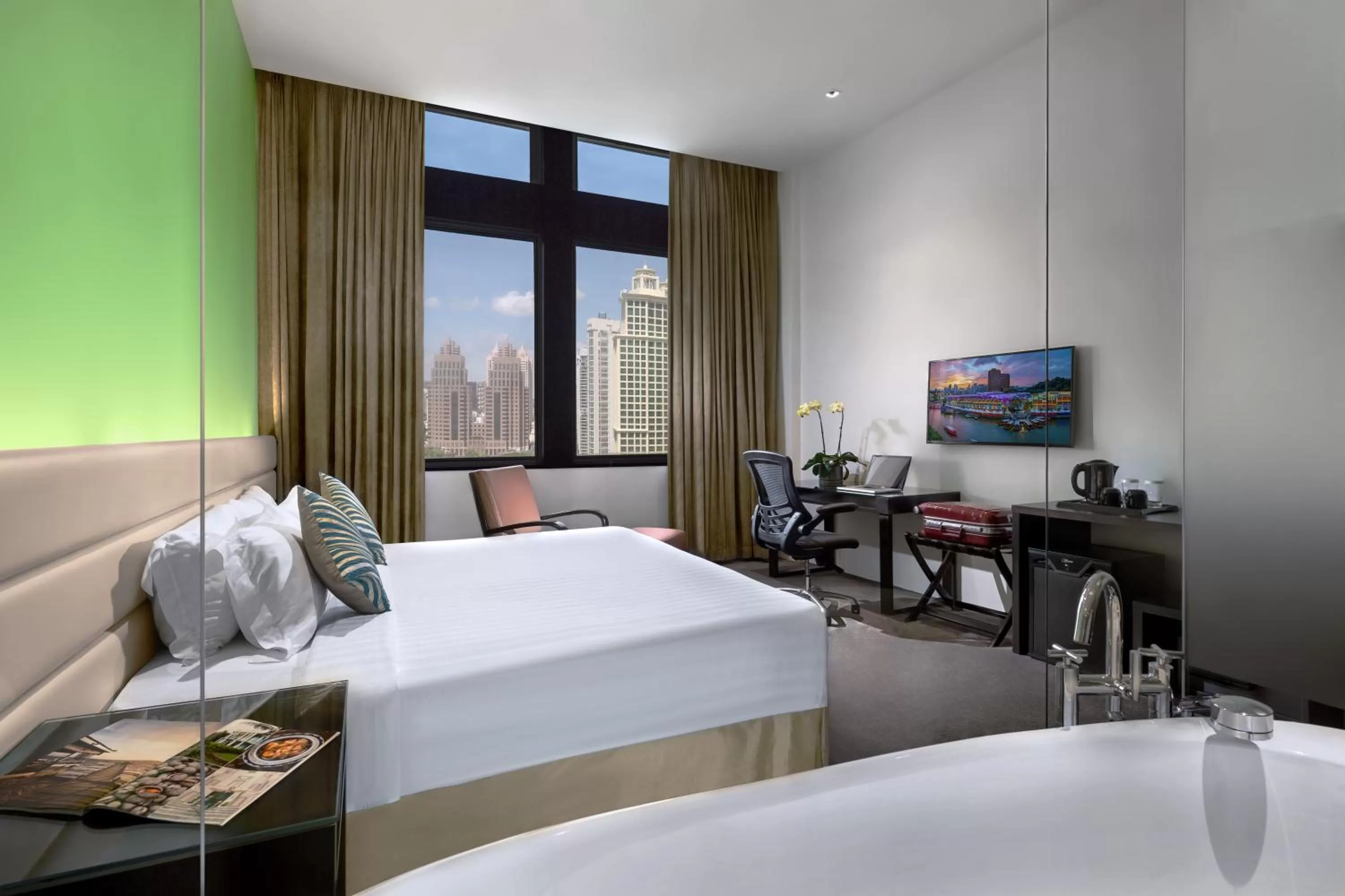 Photo of the whole room, Bed in Furama RiverFront