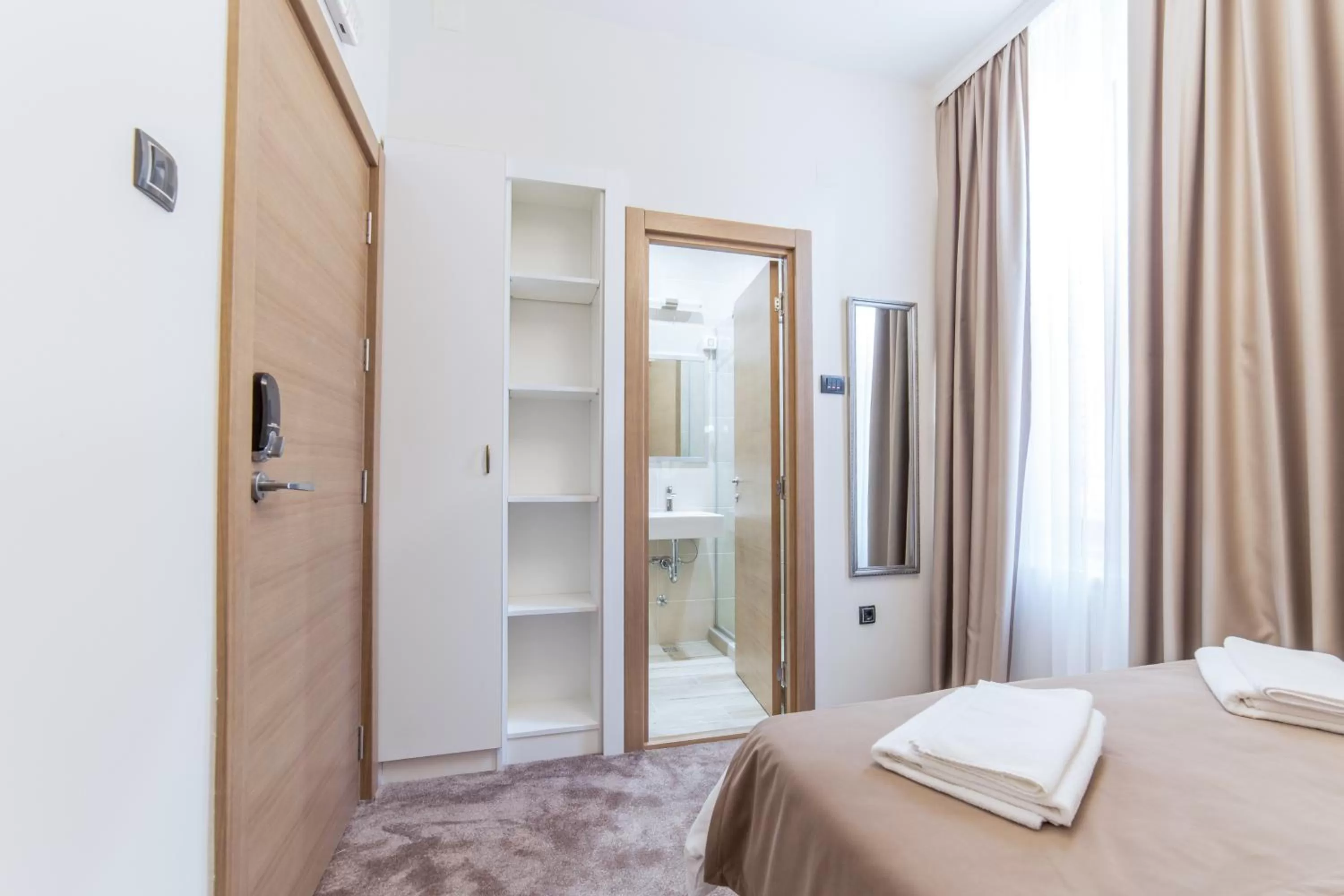 Toilet, Bed in M House Belgrade Residence