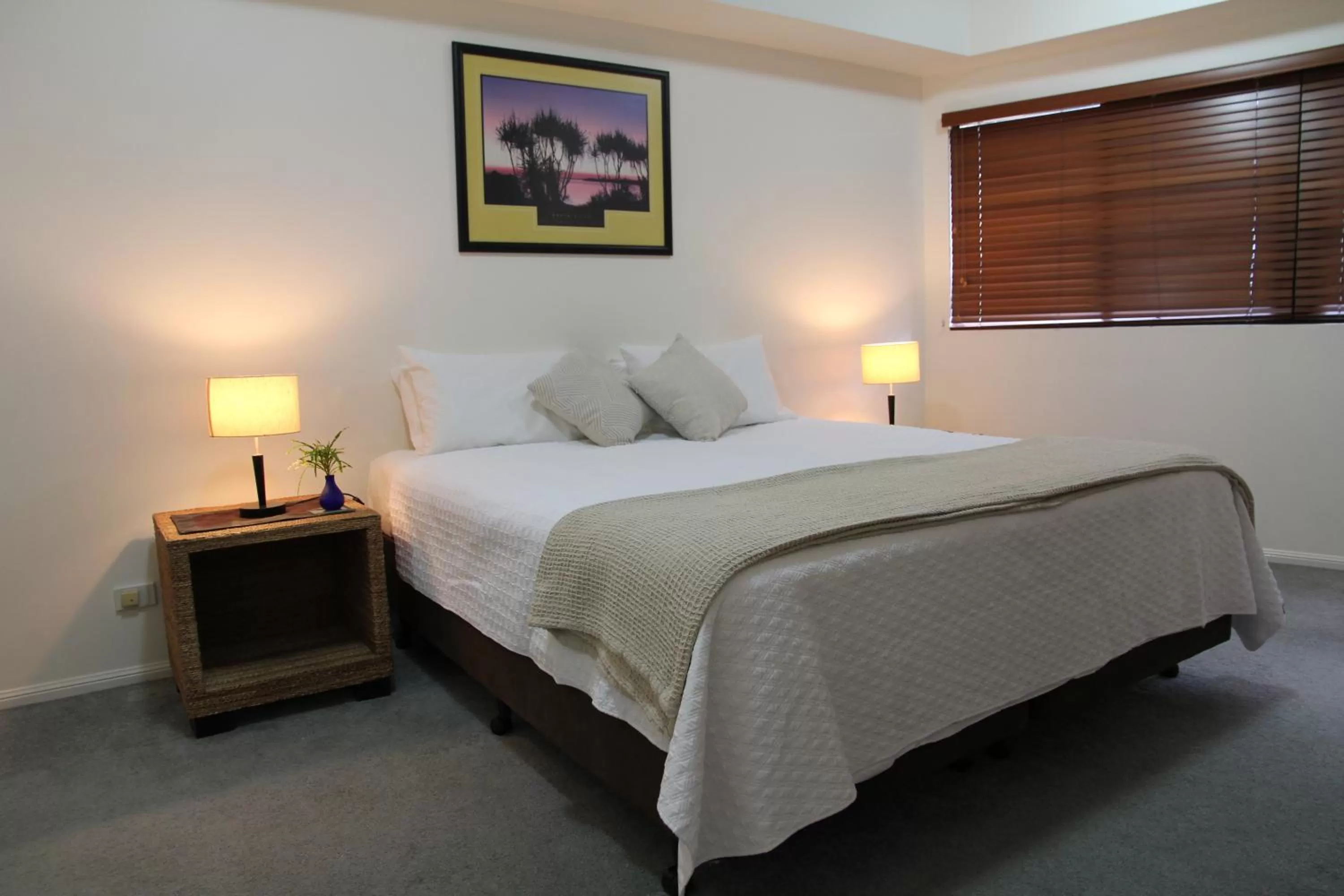 Bedroom, Bed in Darwin Deluxe Apartments