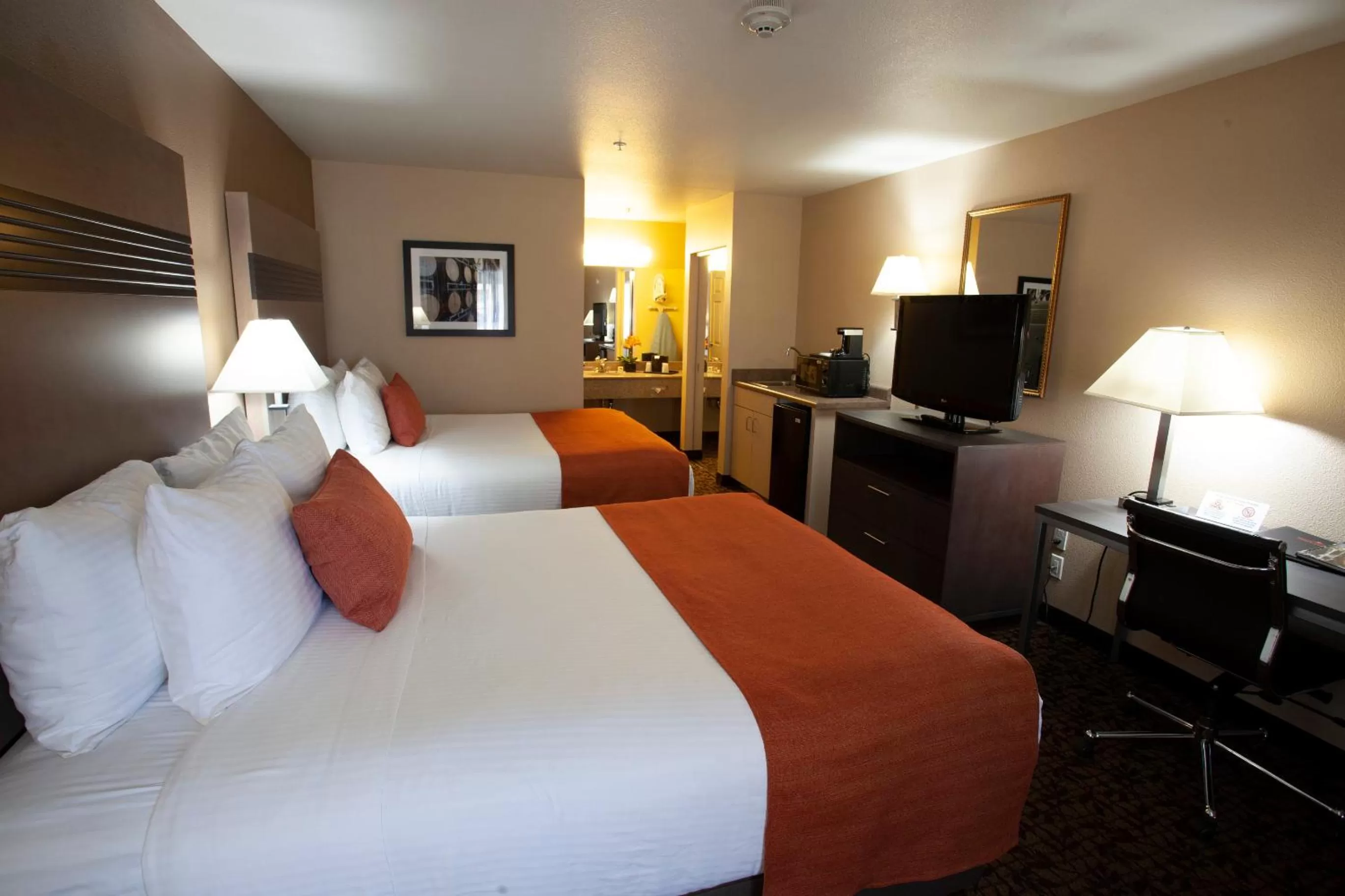 Bed in Hawthorn Suites by Wyndham Napa Valley