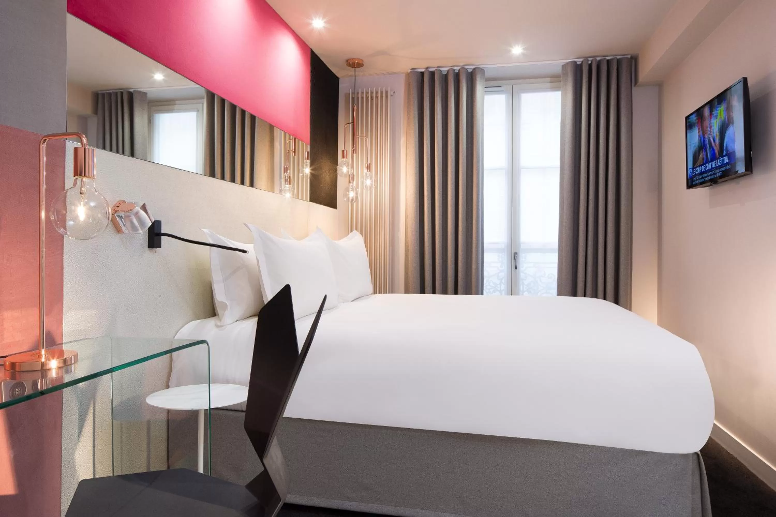 TV and multimedia, Bed in Hotel Duette Paris