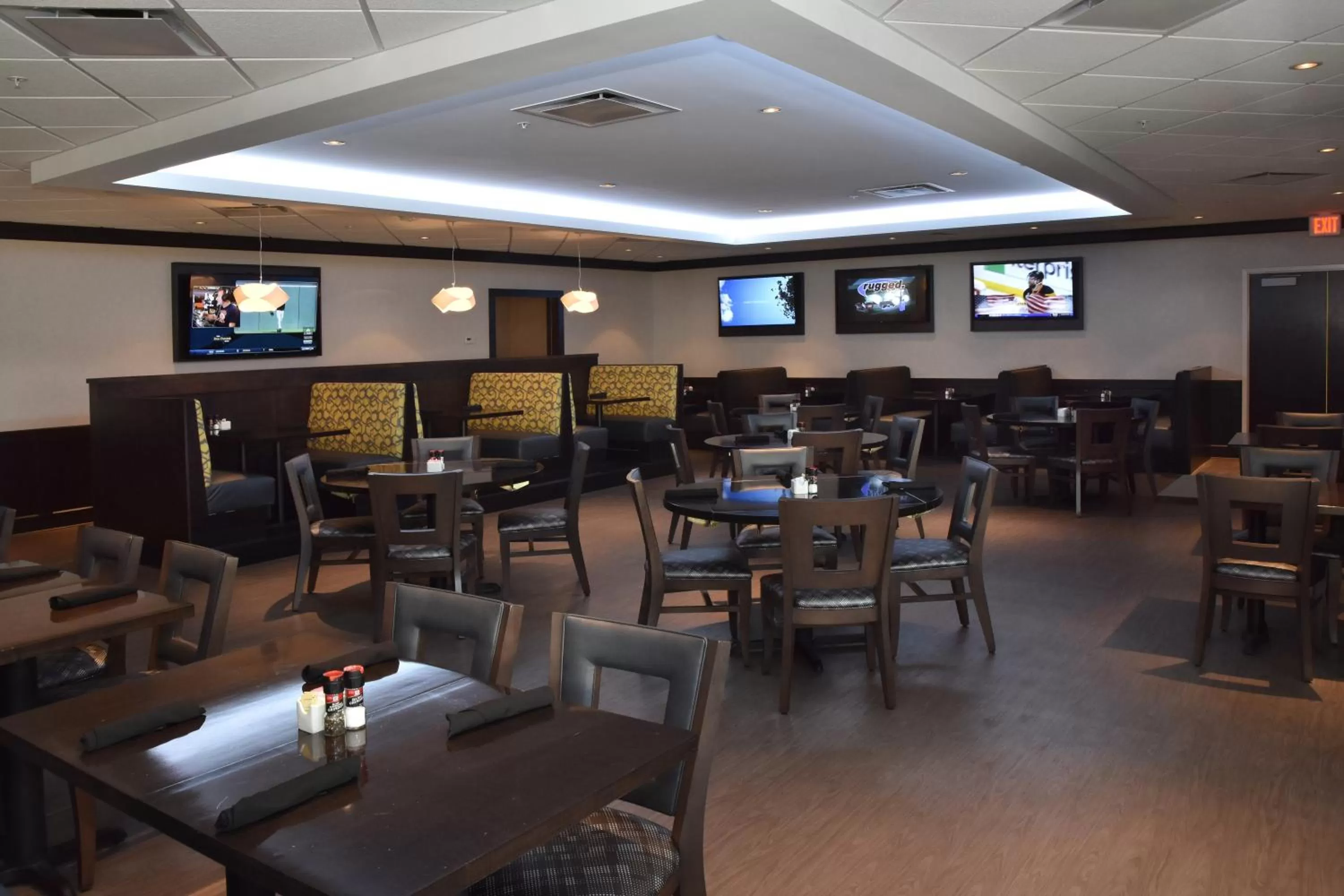 Restaurant/places to eat in Holiday Inn Canton-Belden Village by IHG