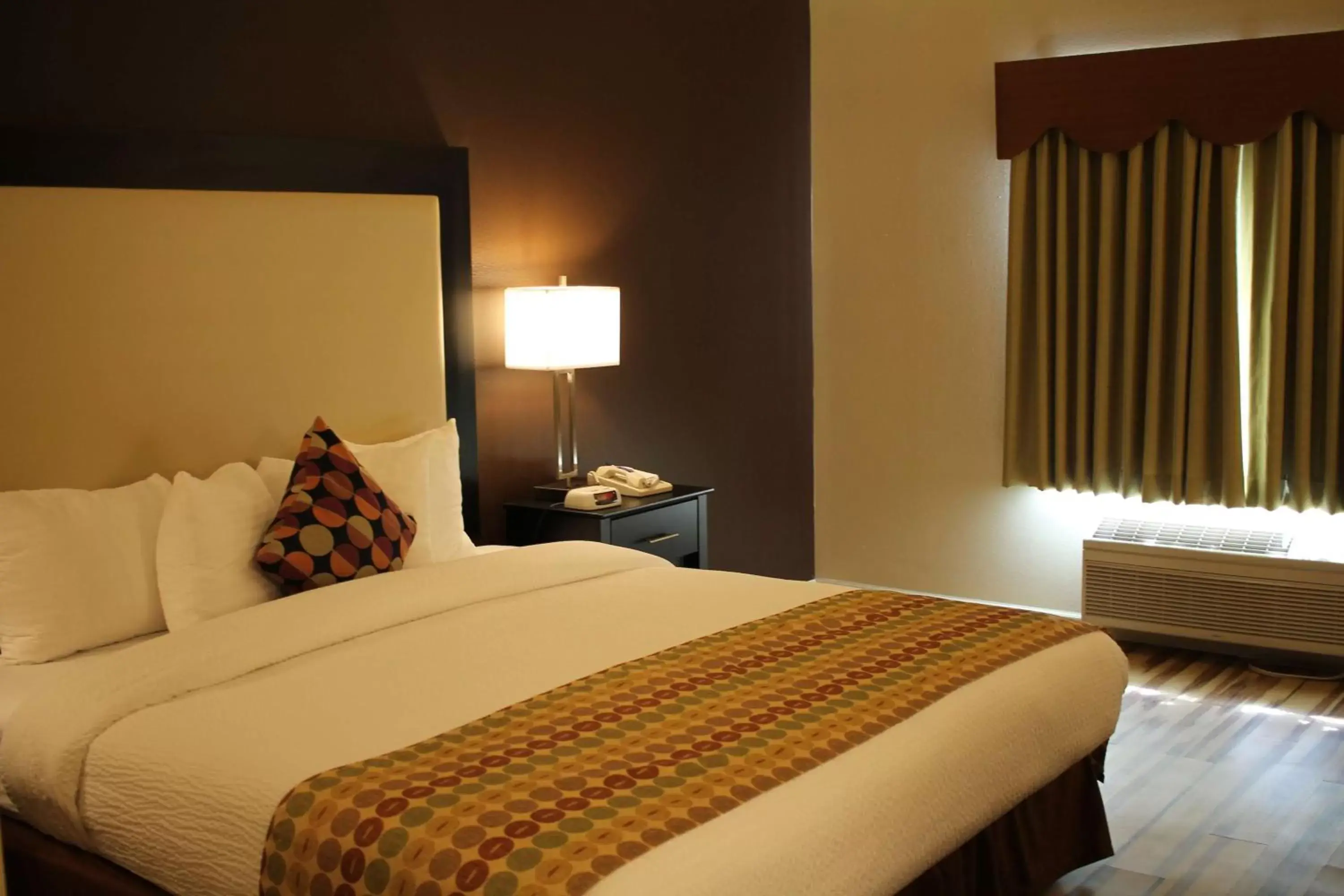 King Room with Roll-in Shower - Disability Access - Non-smoking in Best Western Plus Des Moines West Inn & Suites King Room with Roll-in Shower - Disability Access - Non-smoking in Best Western Plus Des Moines West Inn & Suites
