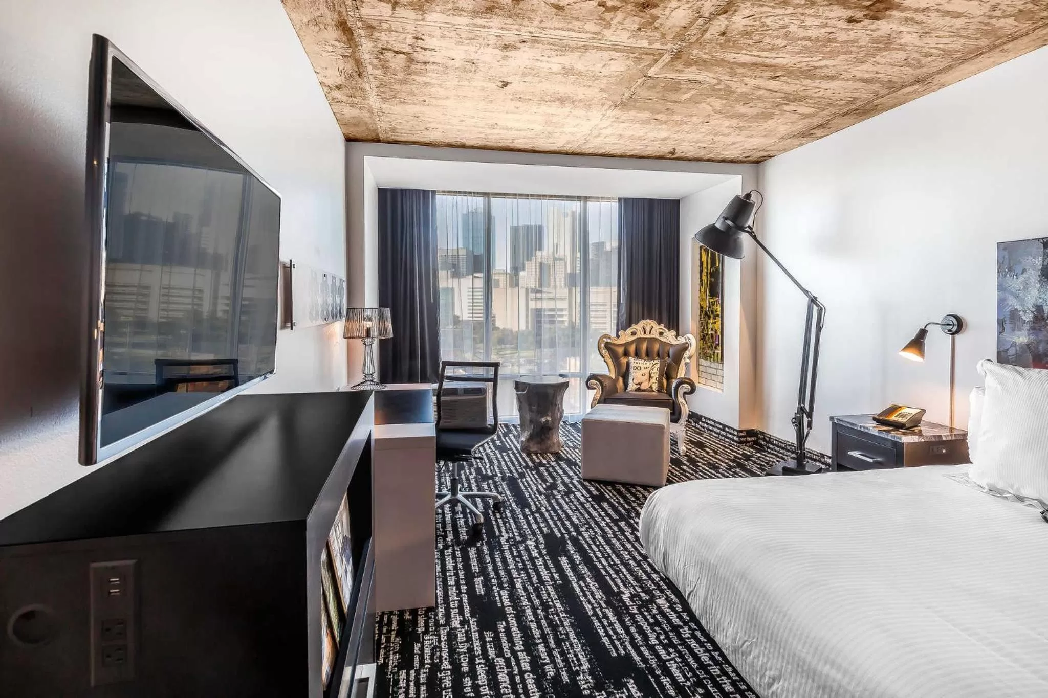 TV and multimedia, Bed in Lorenzo Hotel Dallas, Tapestry Collection by Hilton