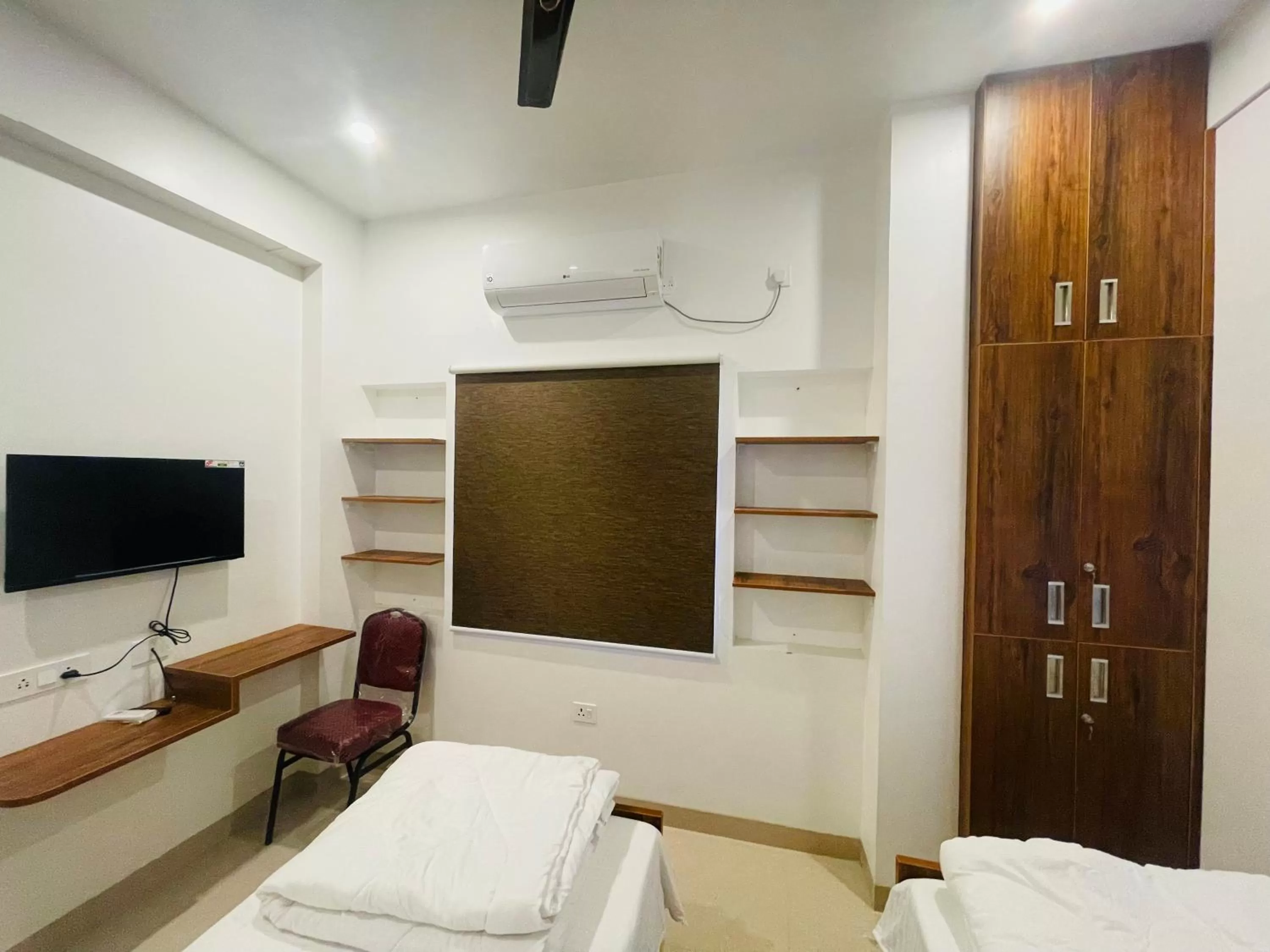 Bedroom, TV/Entertainment Center in MVP Residencies