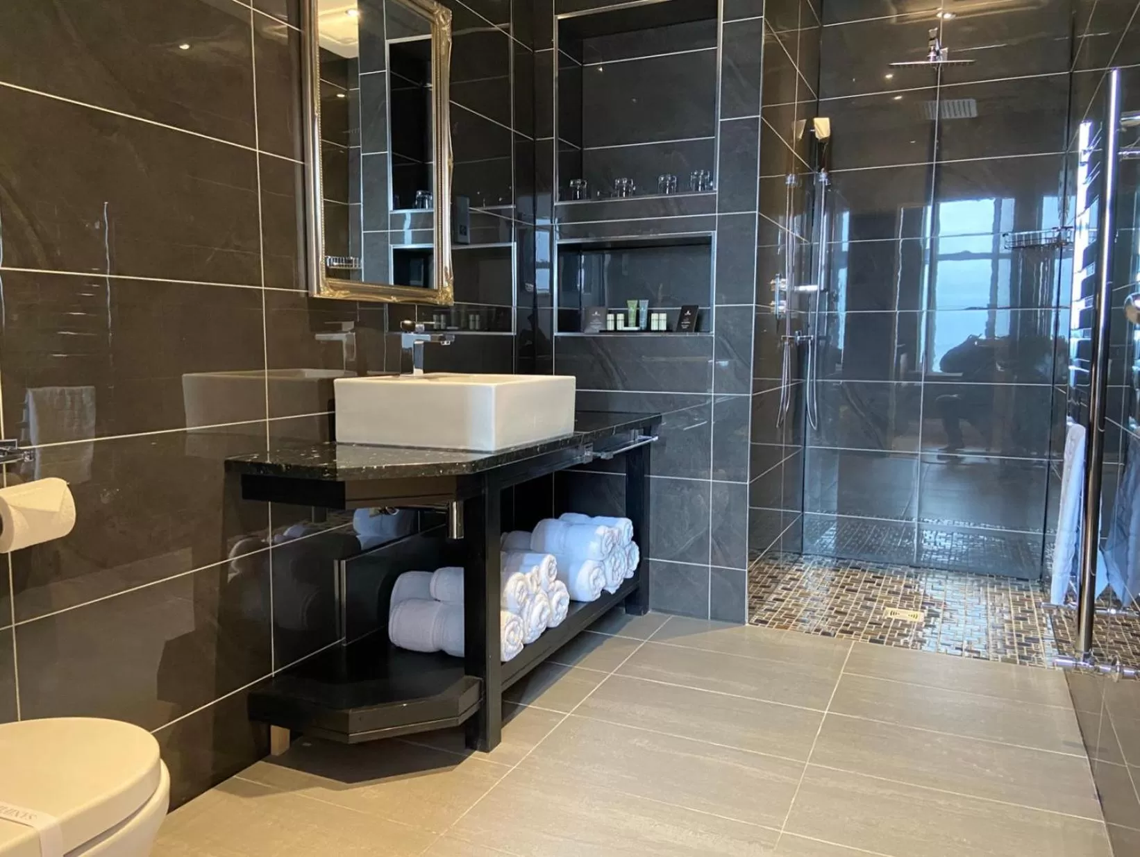 Shower in Halvard Hotel