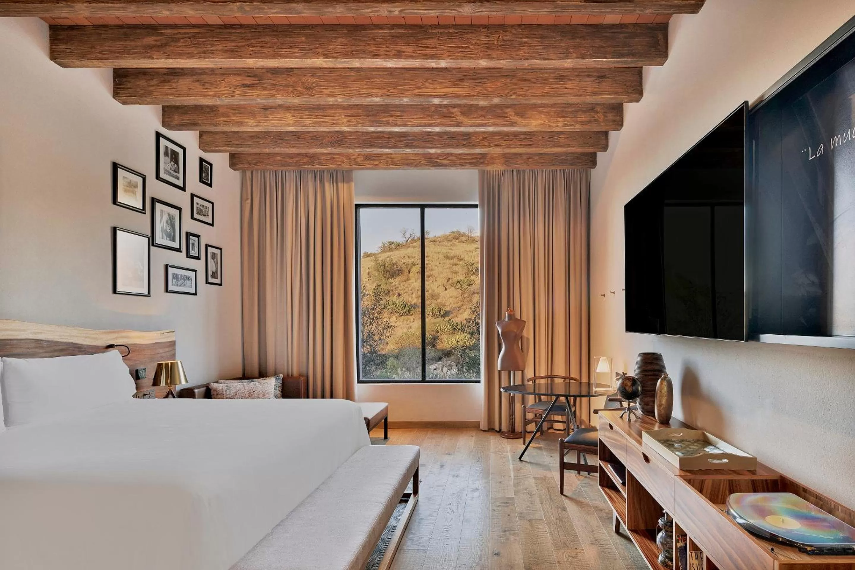 Bedroom, Bed in Live Aqua San Miguel de Allende