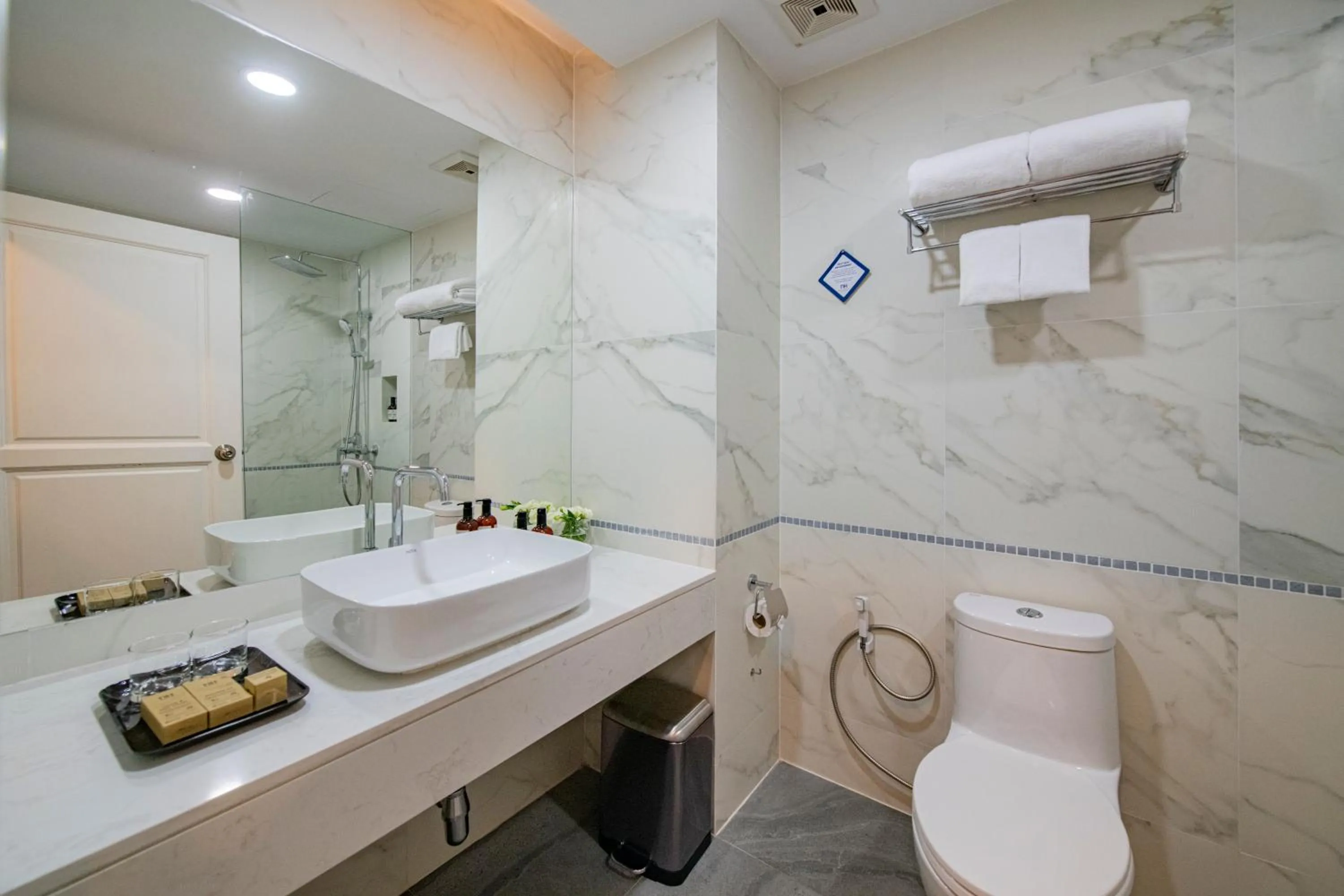 Toilet in NH Boat Lagoon Phuket Resort