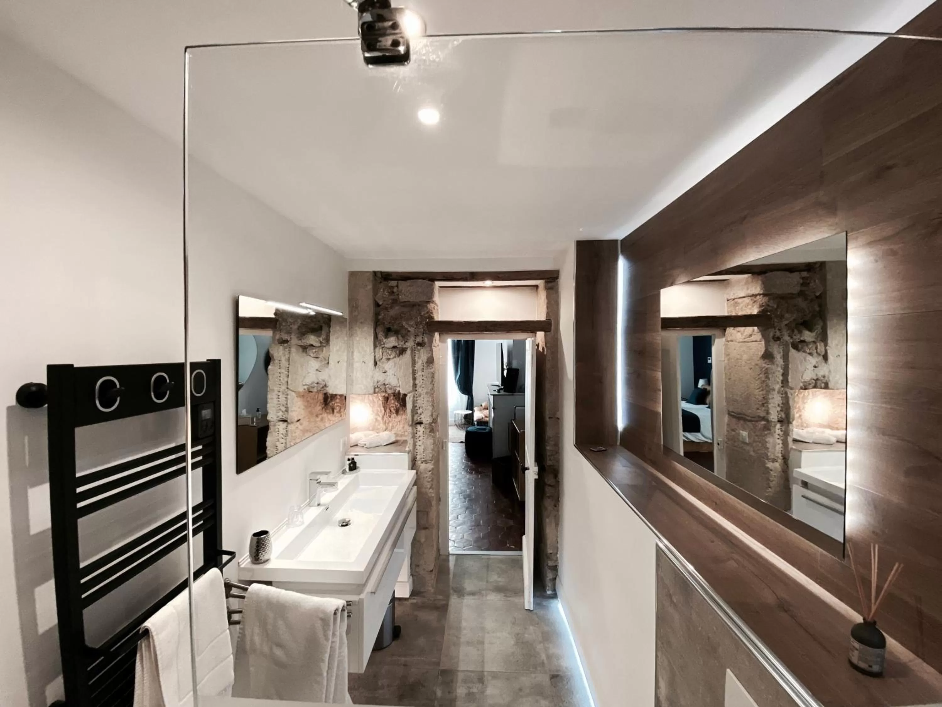 Bathroom in La Domitia - Maison d'hôtes, massages & bien-être