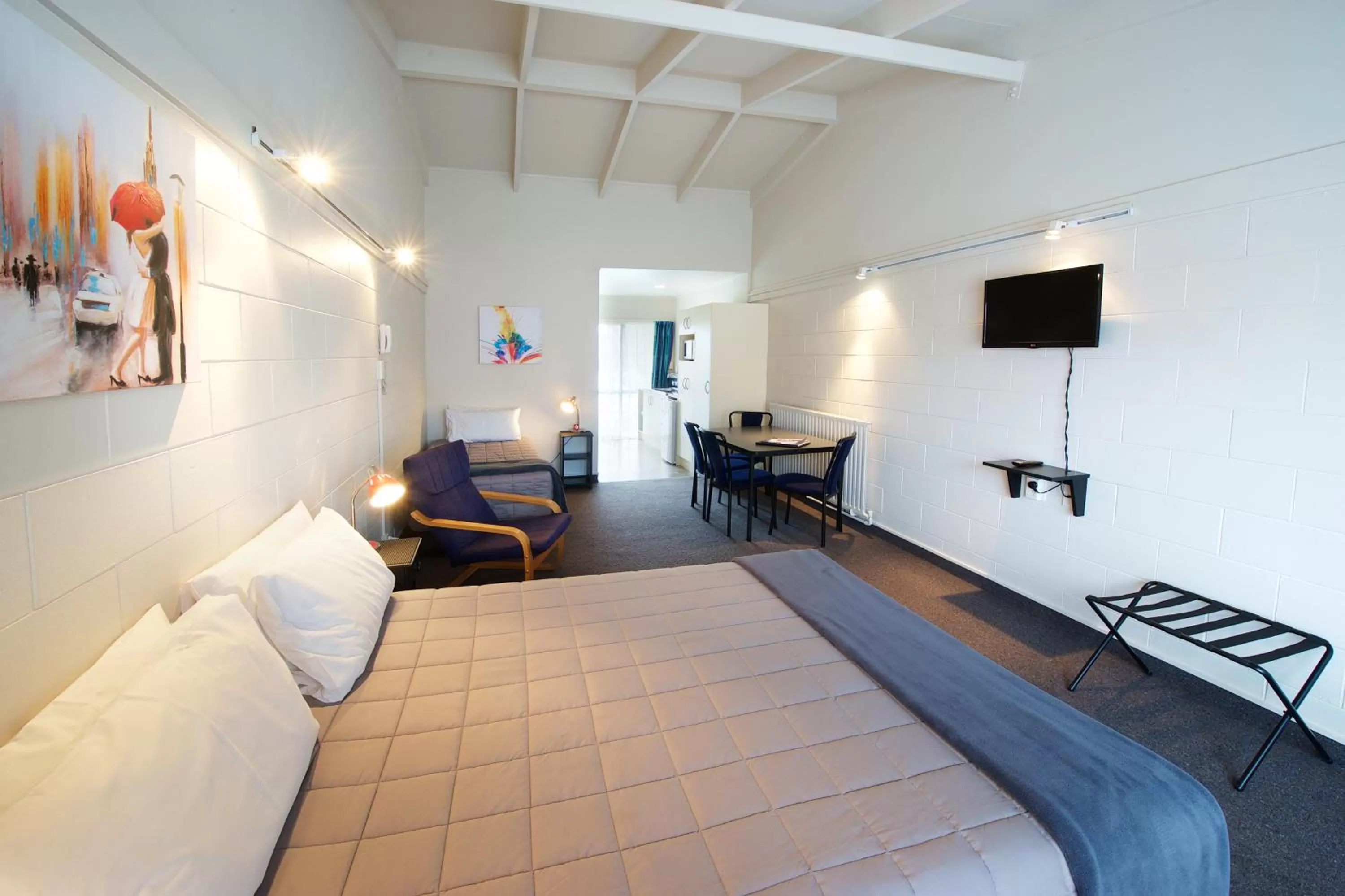 Photo of the whole room, Bed in Ambassador Thermal Motel