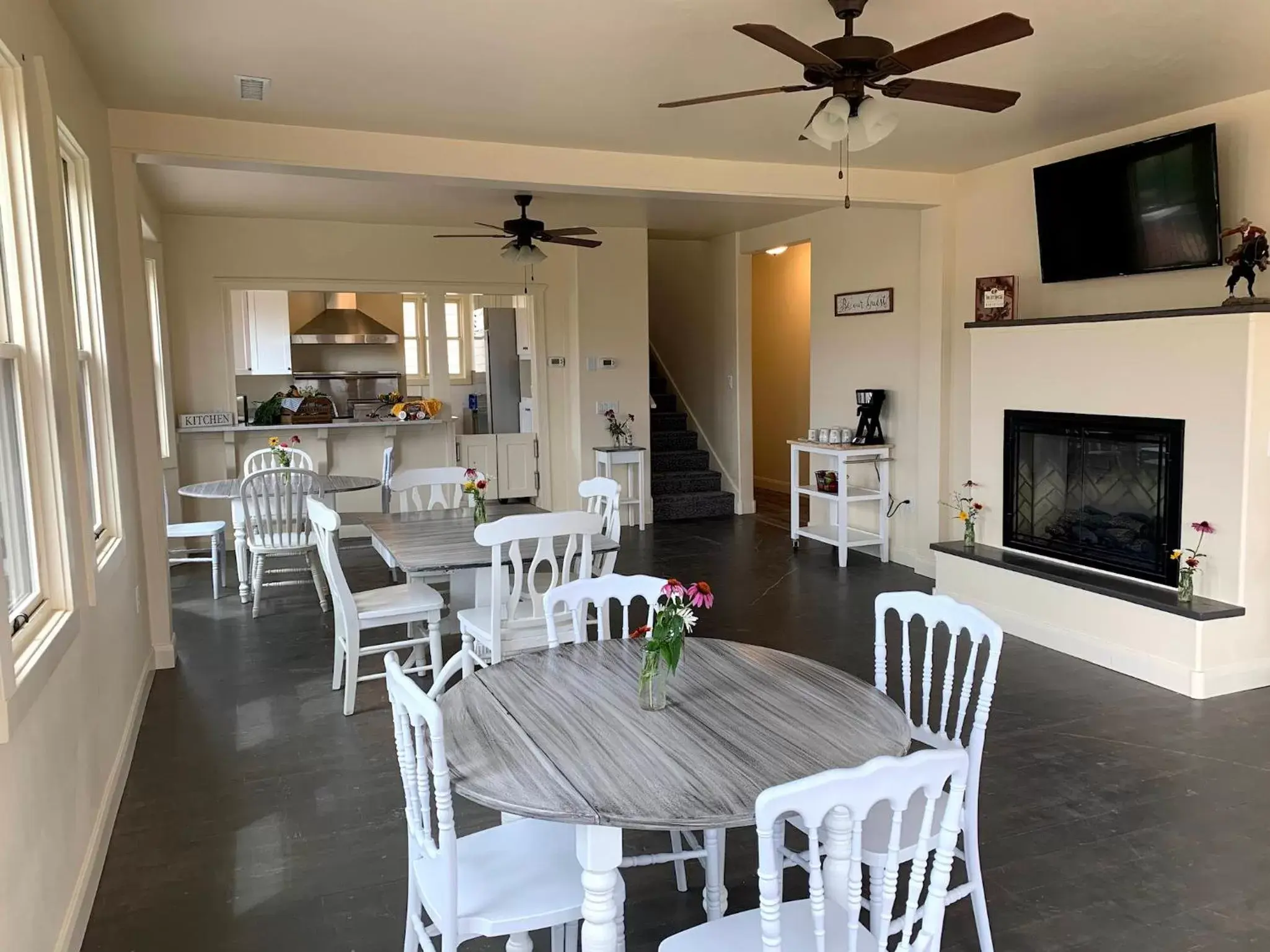 Kitchen or kitchenette, Restaurant/Places to Eat in Annie's Place Bed & Breakfast Kitchen or kitchenette, Restaurant/Places to Eat in Annie's Place Bed & Breakfast