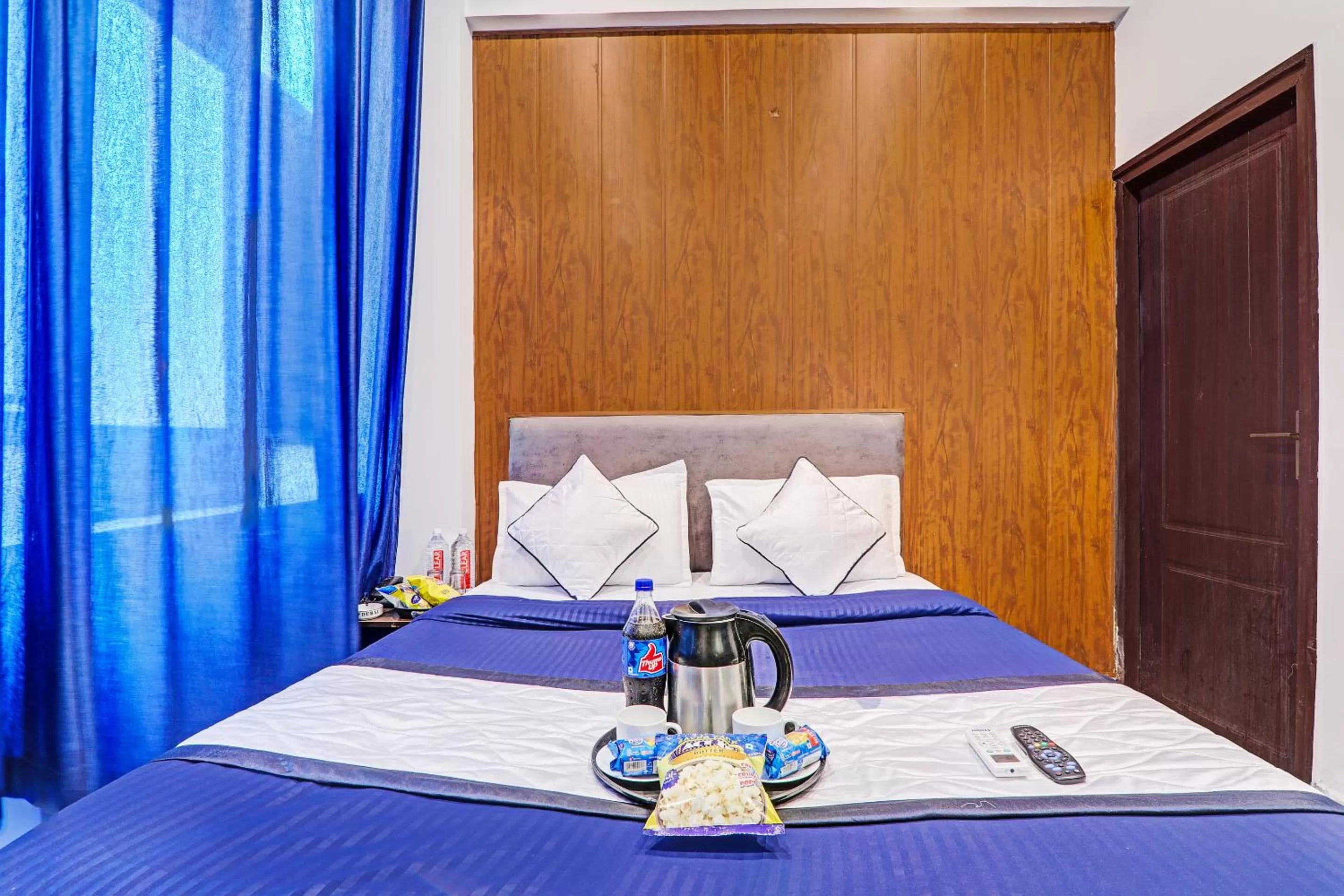 Bed in Hotel Agoura Prime