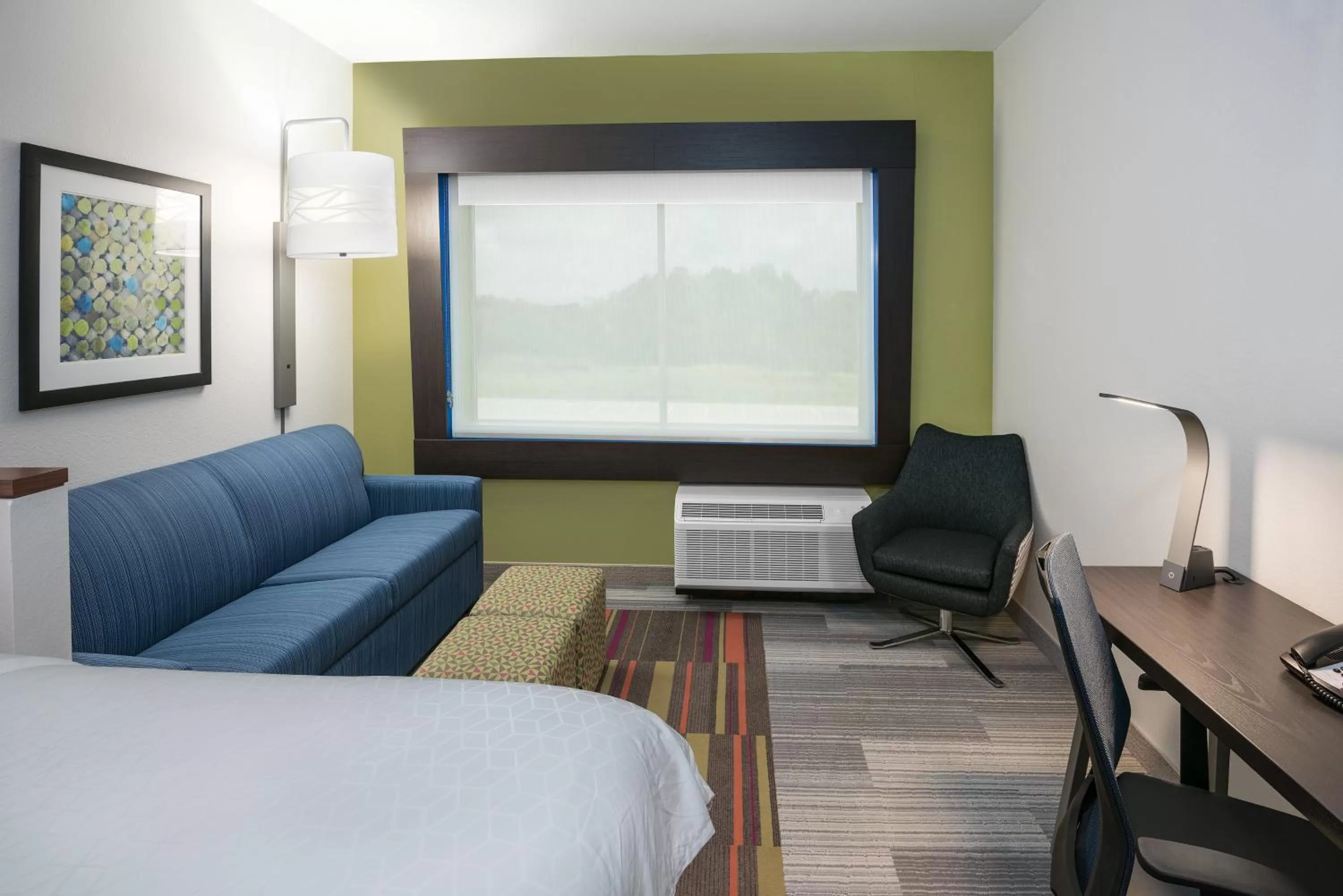 Bedroom, Bed in Holiday Inn Express & Suites Bryan - College Station by IHG
