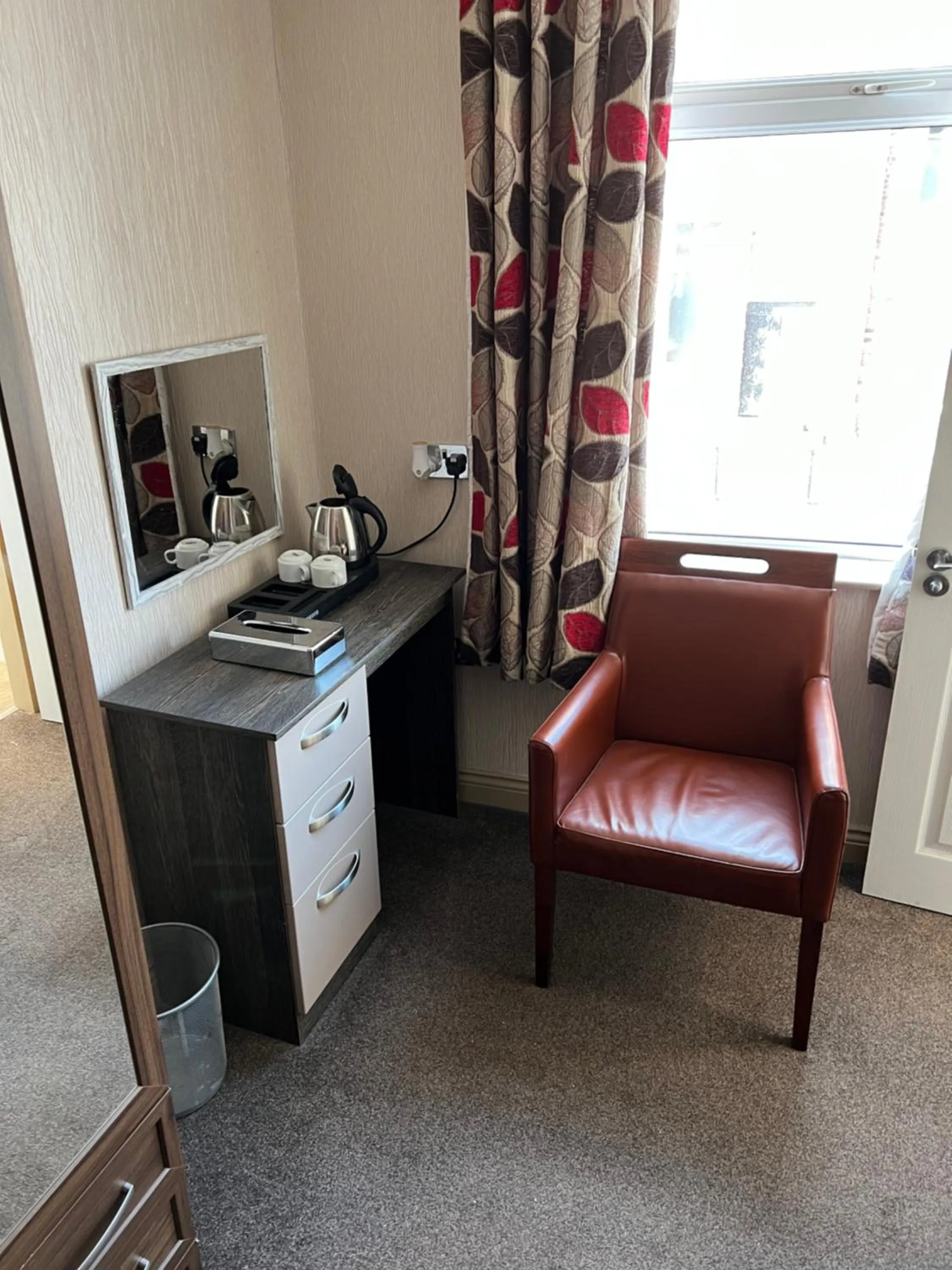 Coffee/tea facilities in Southport Metro Hotel