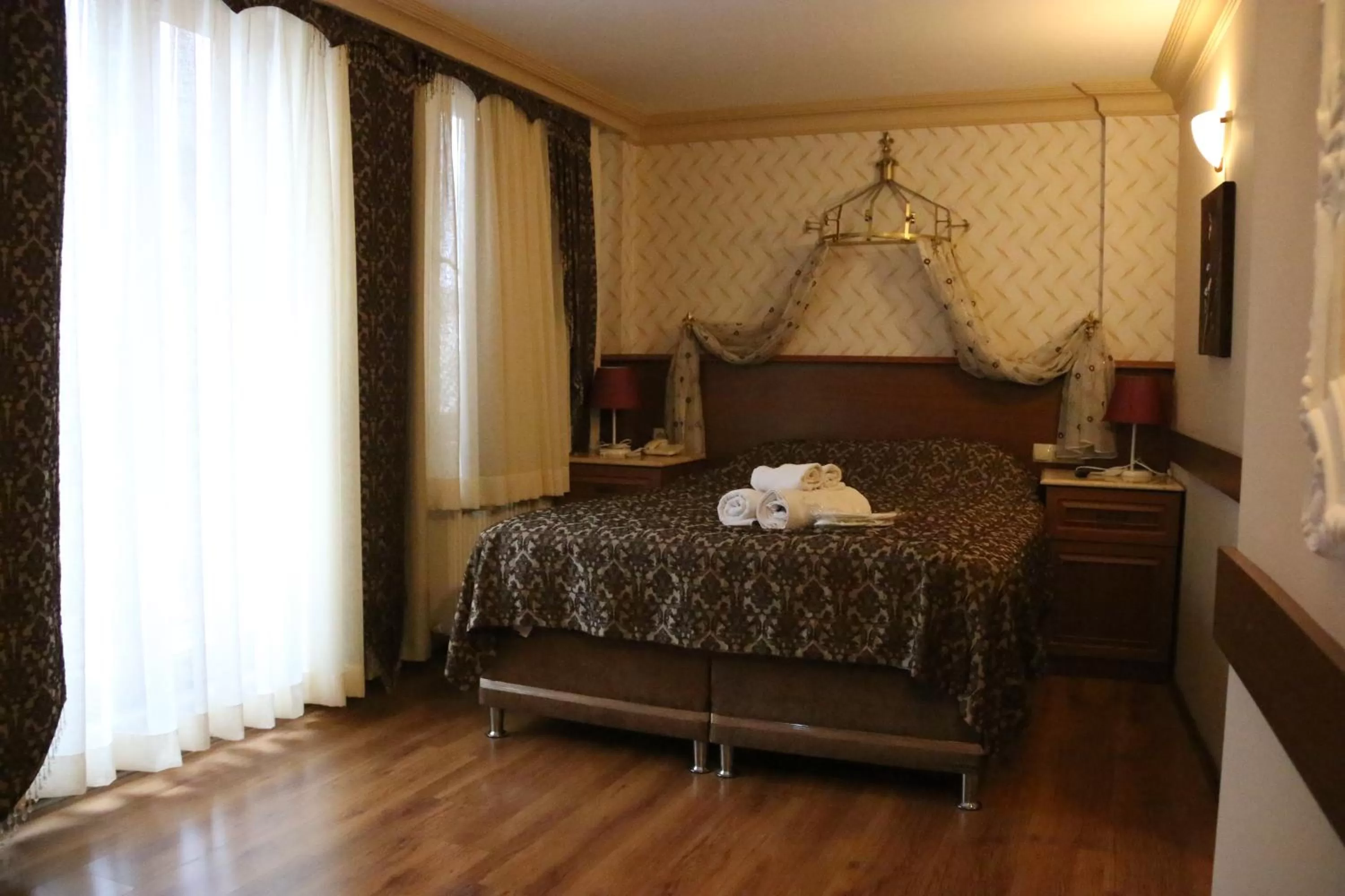 Photo of the whole room, Bed in Grand Peninsula Hotel