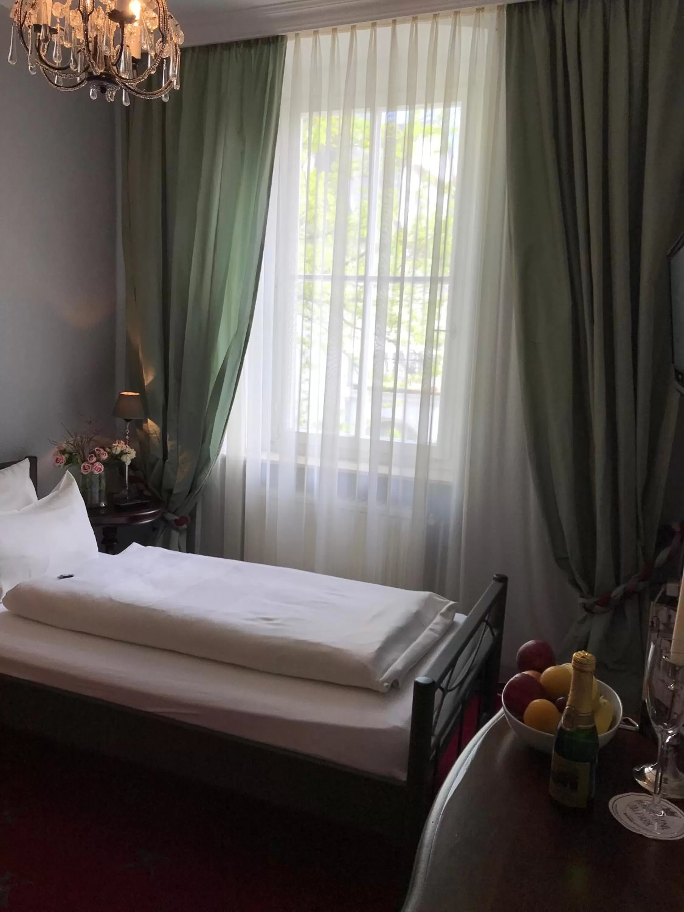 Bed in Hotel Krone am Park