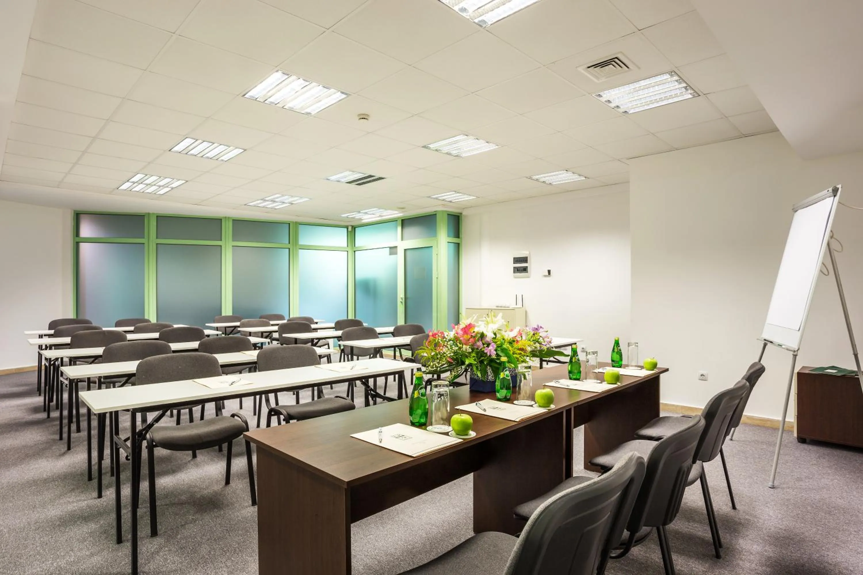 Meeting/conference room in Earth & People Hotel & SPA - Free Parking & Swimming Pool