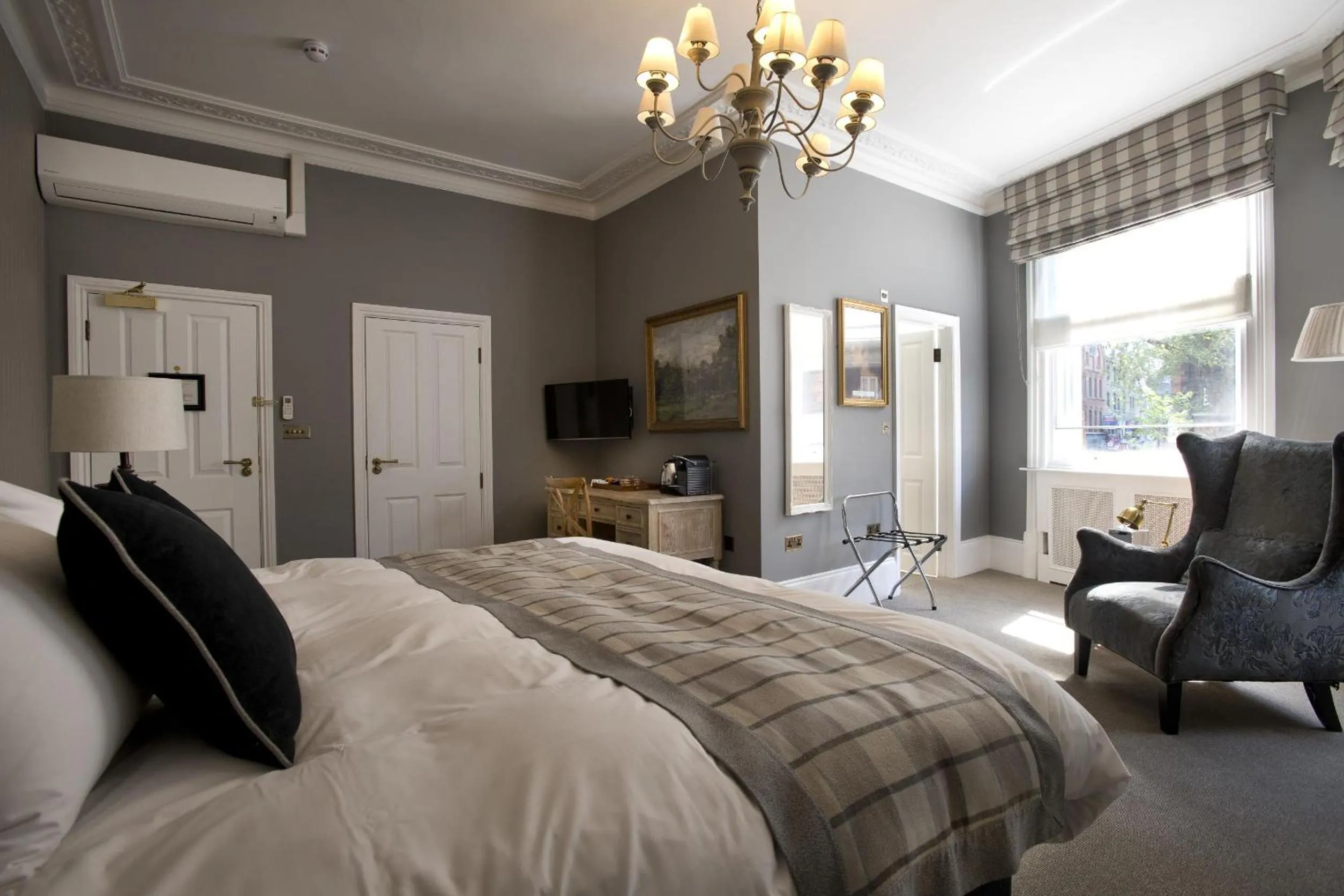 Photo of the whole room, Bed in The Clerk & Well Pub and Rooms