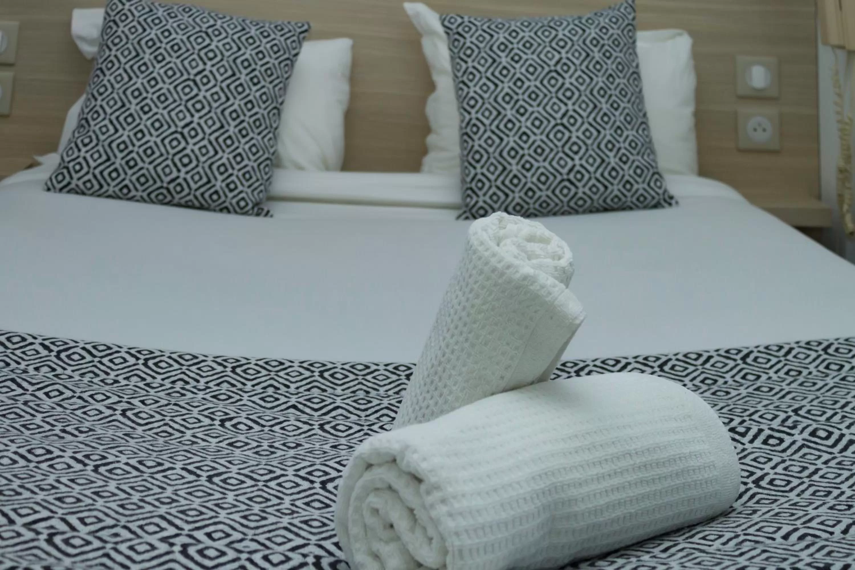 Bed in Hôtel de Paris La Défense