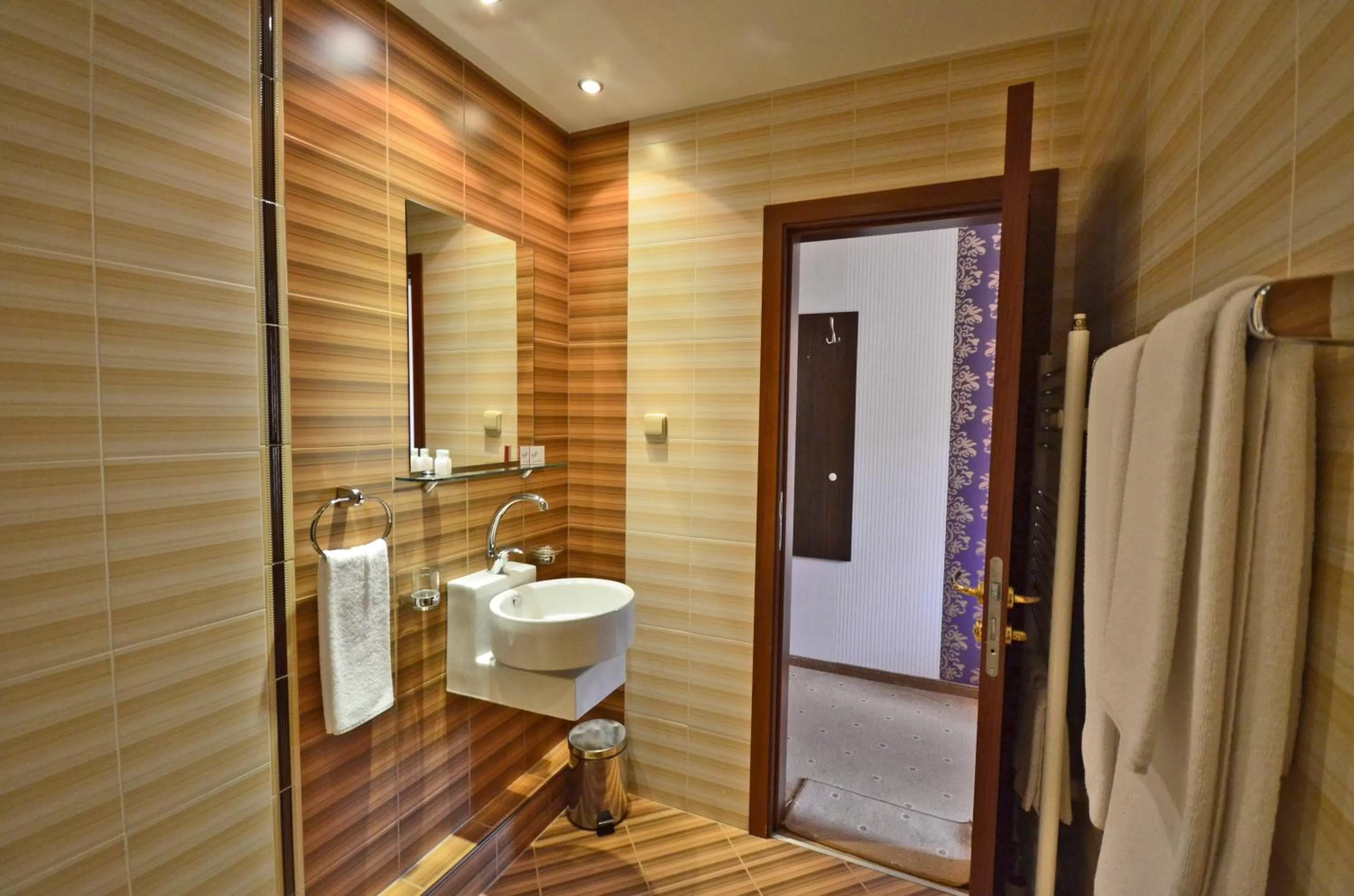 Bathroom in Eleganza Family Hotel - Free Parking