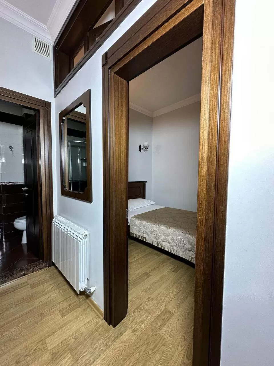 Bedroom, Bed in Eiffel Hotel