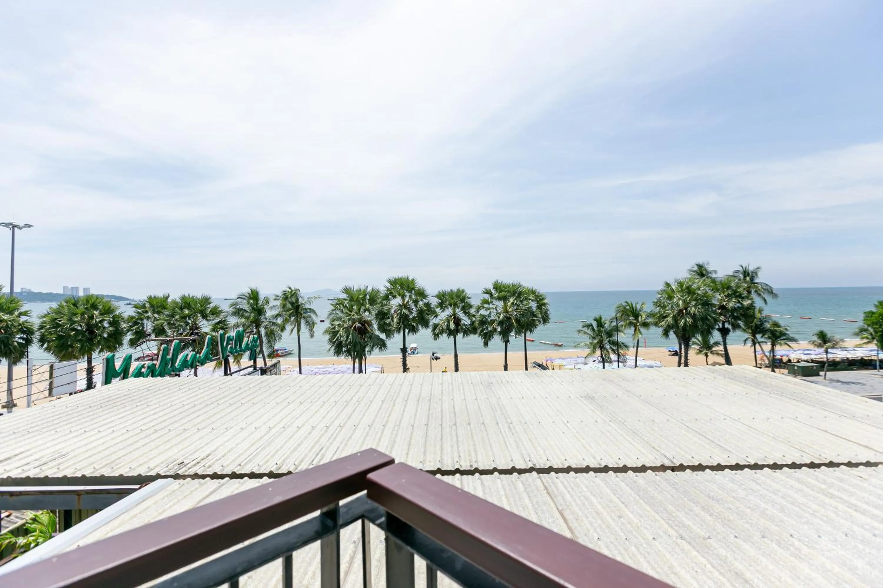 Sea view in The Bedrooms Hostel Pattaya