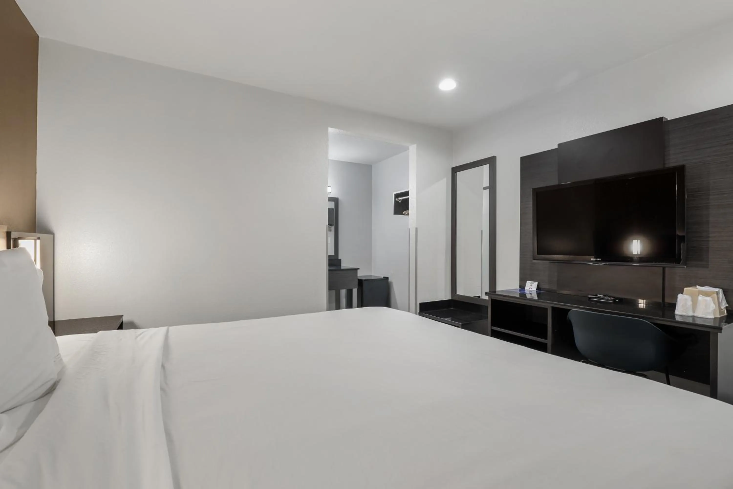 Bed in Motel 6-Escondido, CA