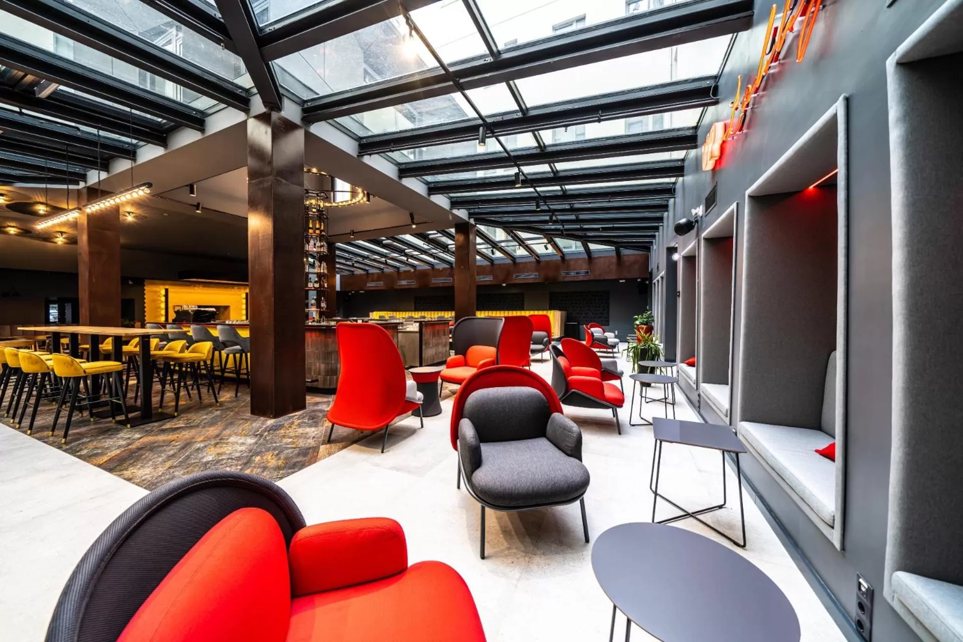 Restaurant/places to eat in Up Hotel Budapest