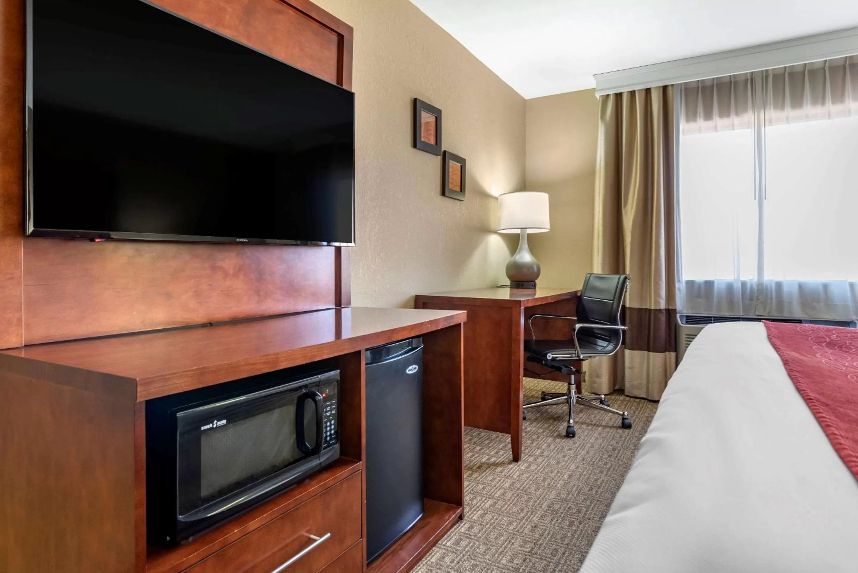 Photo of the whole room, Bed in Comfort Inn & Suites Leeds I-20