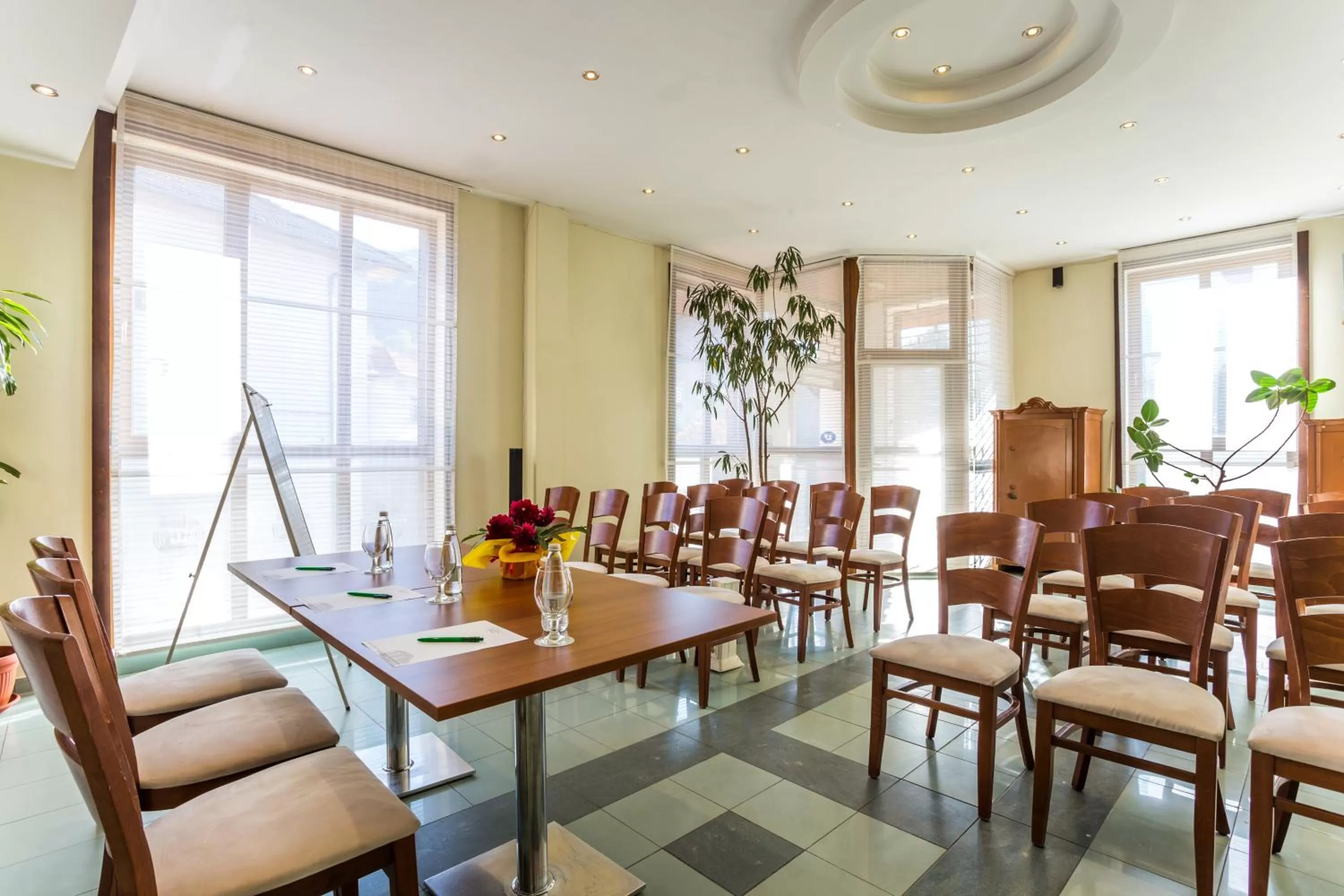 Meeting/conference room, Restaurant/Places to Eat in Family Hotel Teteven