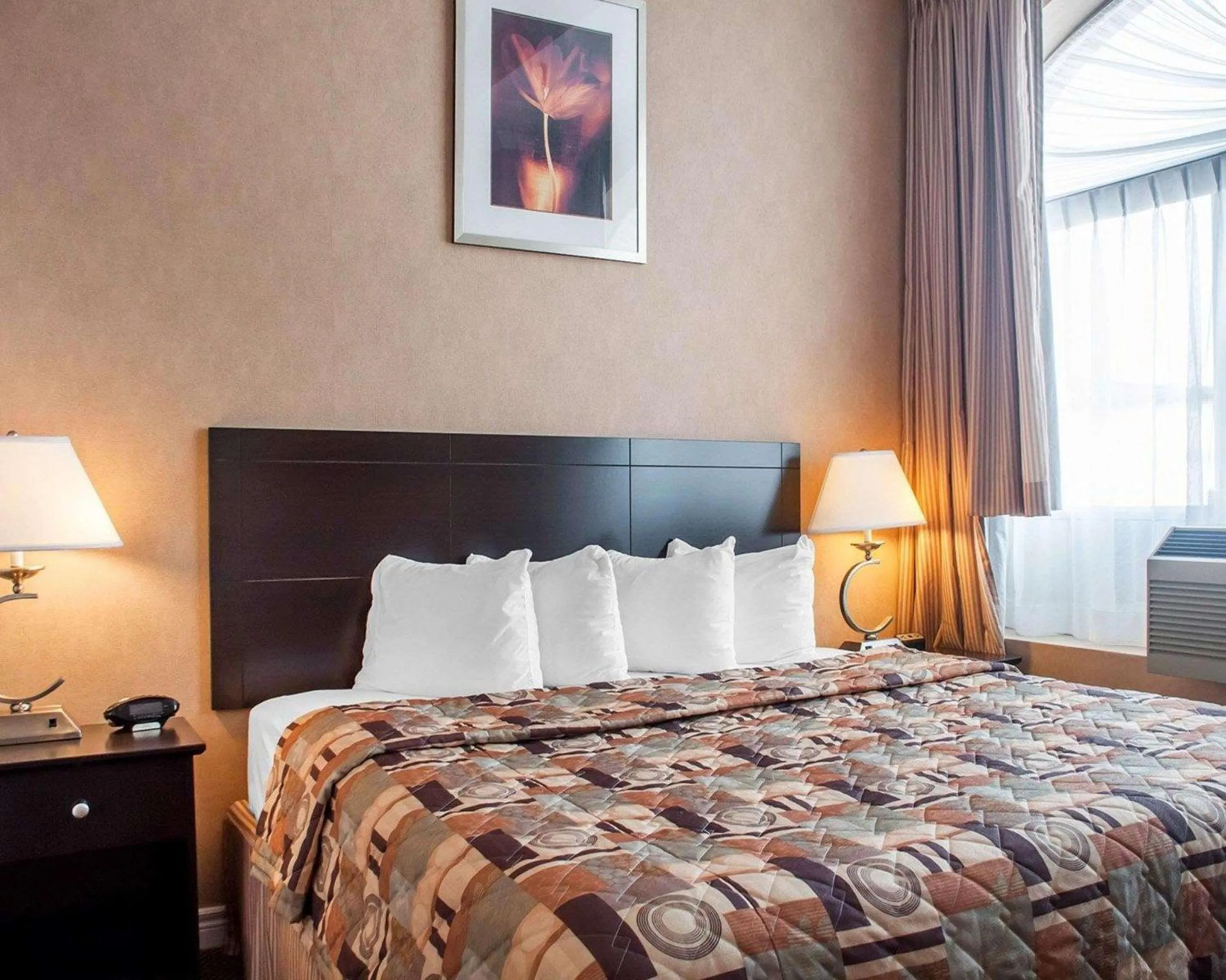 Bedroom, Bed in Econo Lodge Woodstock