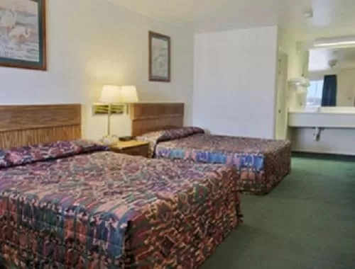 Queen Room with Two Queen Beds - First Floor/Non-Smoking in Ramada Limited San Angelo