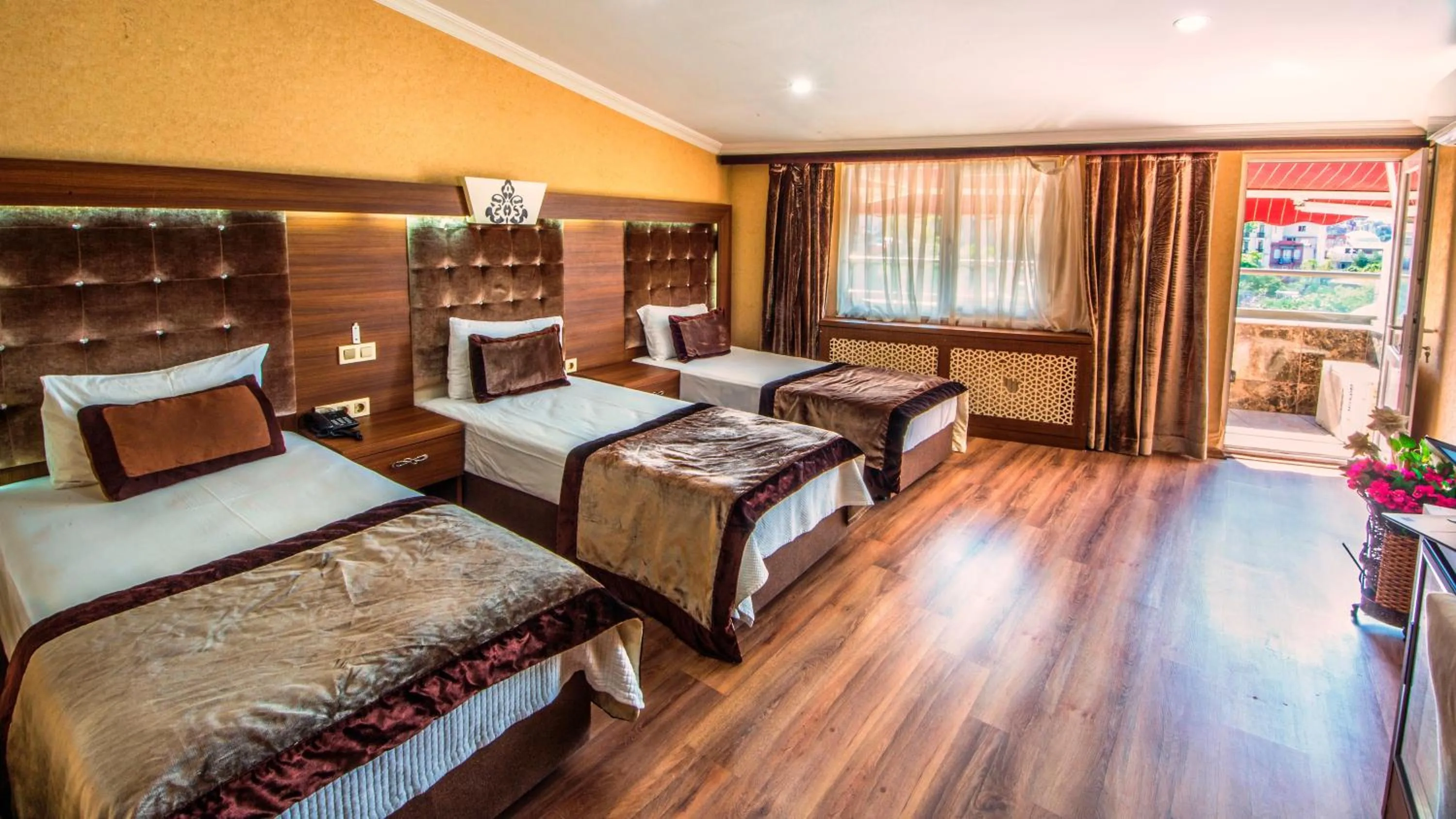 Photo of the whole room, Bed in Montagna Hera Hotel Taksim