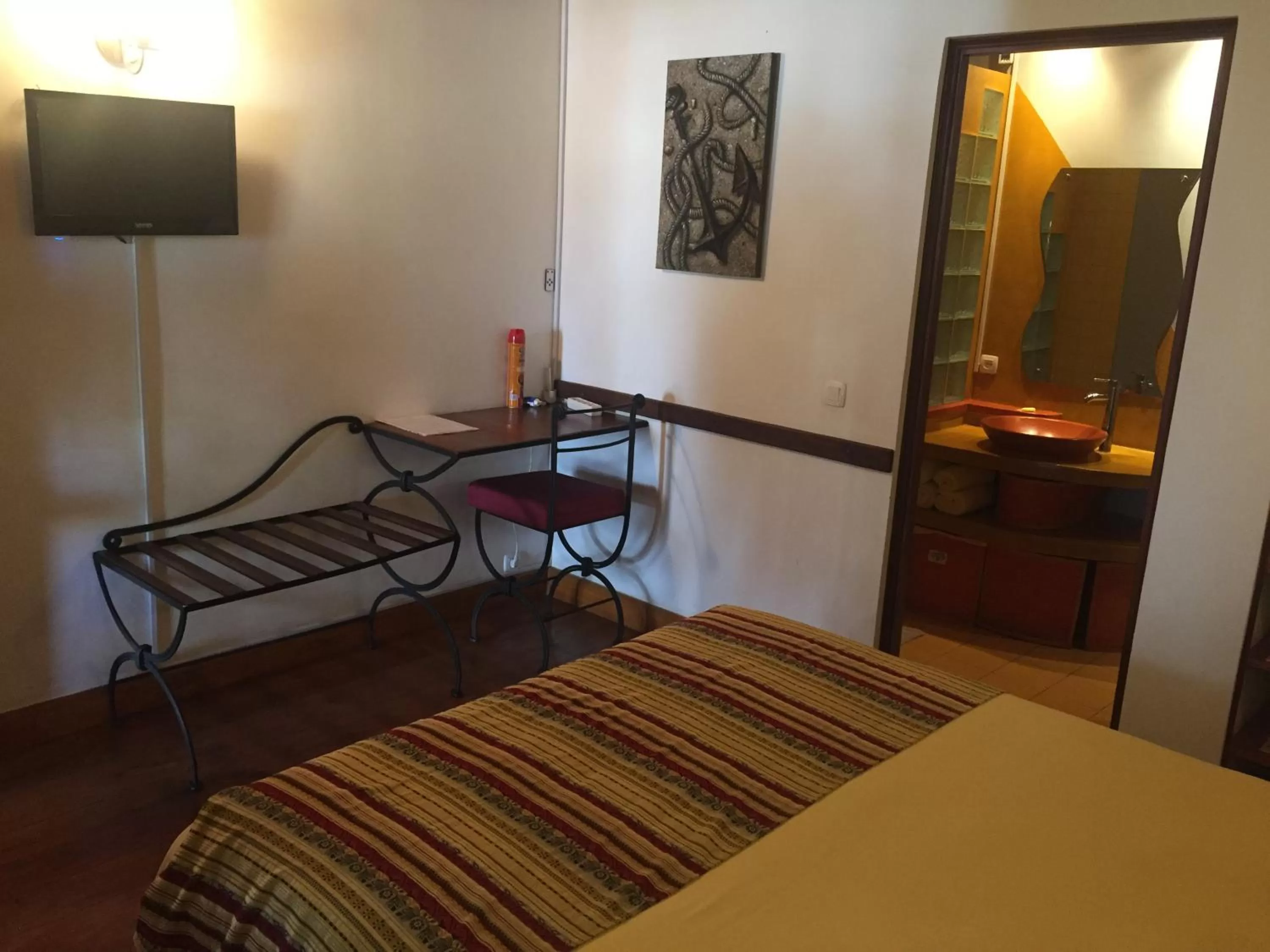 Bathroom, Room Photo in Belvedere Hotel