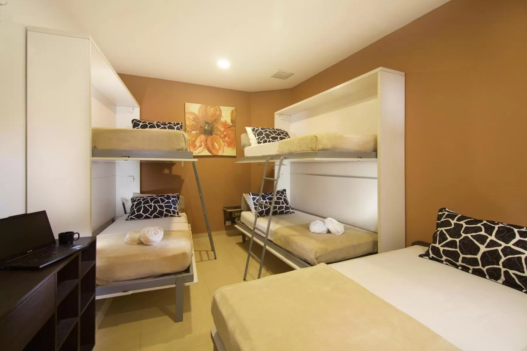 bunk bed, Bed in Tai Hoe Hotel