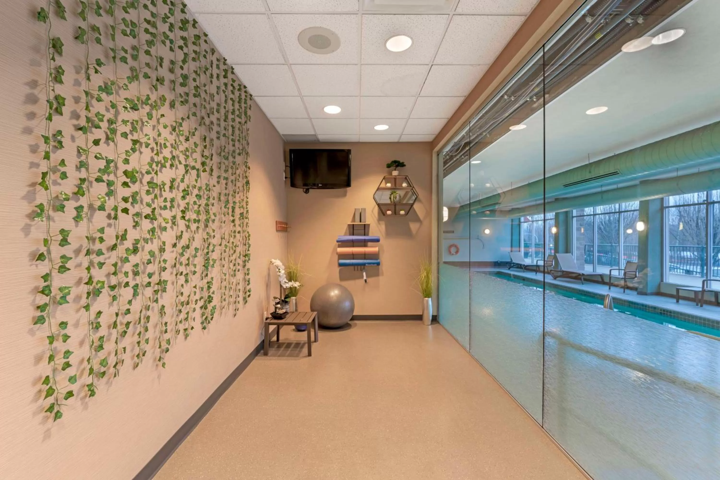 Pool view in Best Western PLUS Mission City Lodge