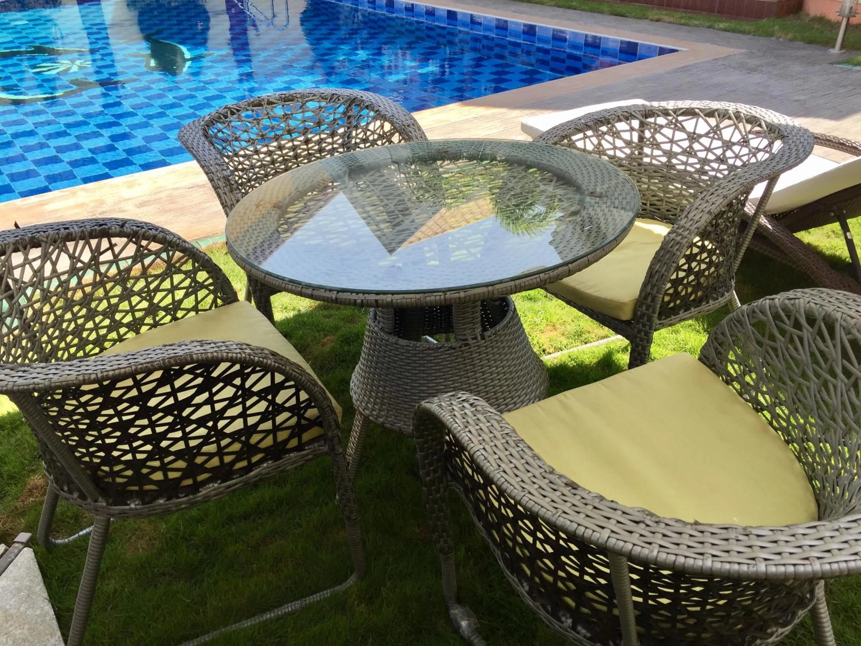 Property building in The Executive Villa Inn & Suites