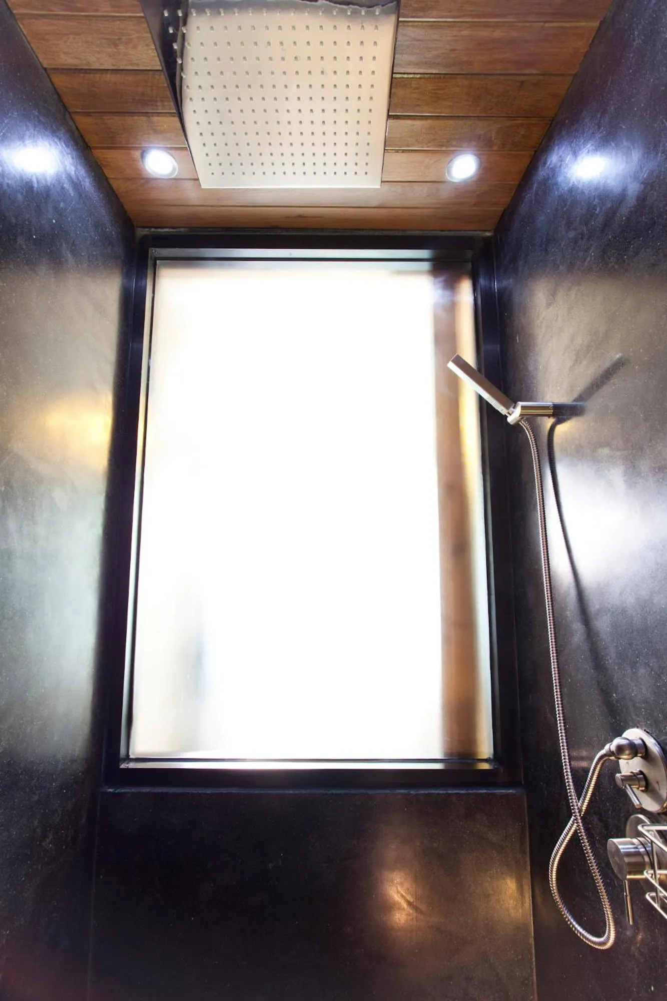 Bathroom in Villa Thalanena By The Beach