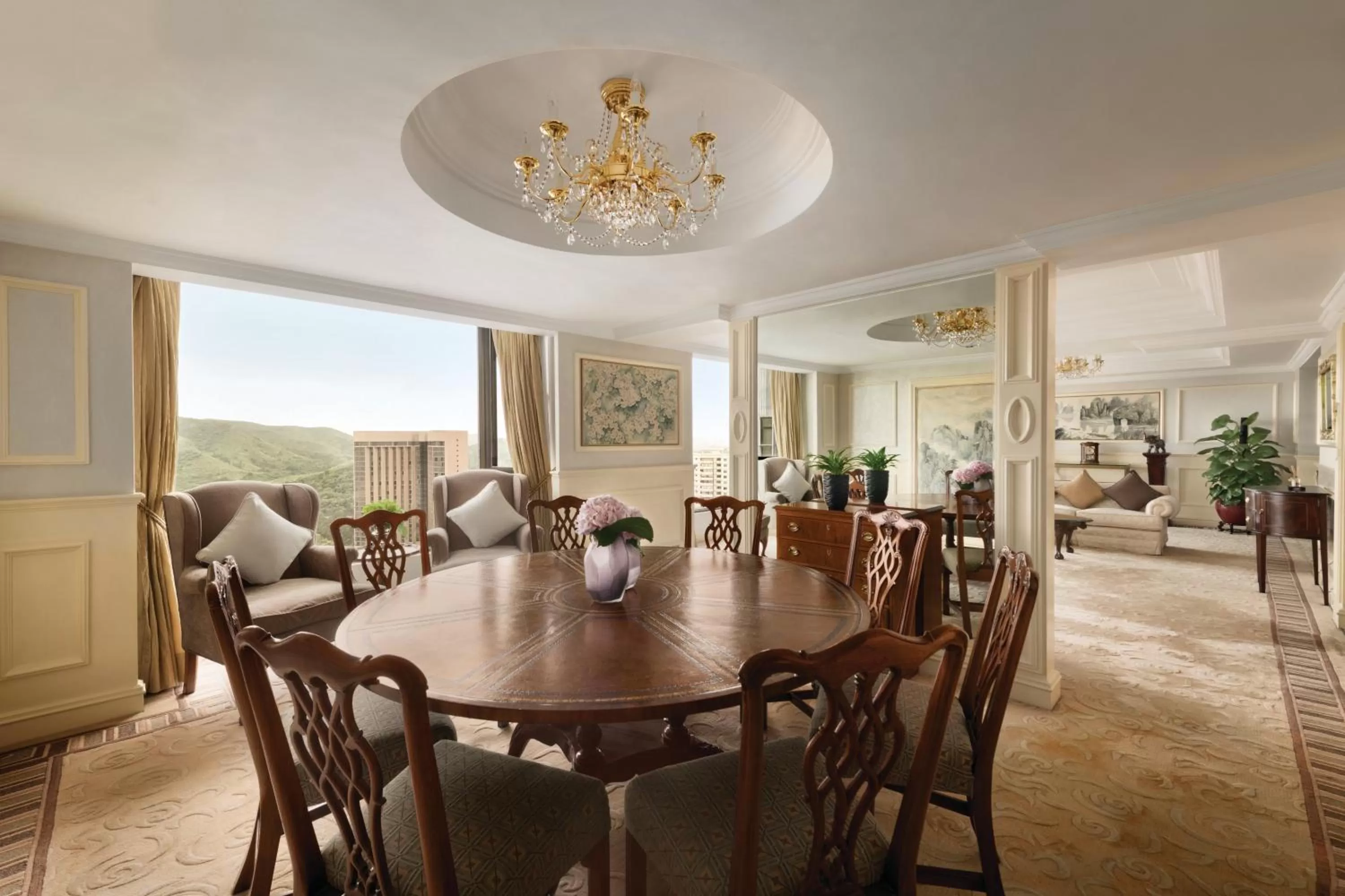 Dining area in Shangri-La Shenzhen